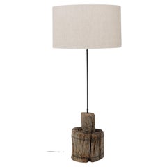 Lampadaire en bois du sud de l'Europe