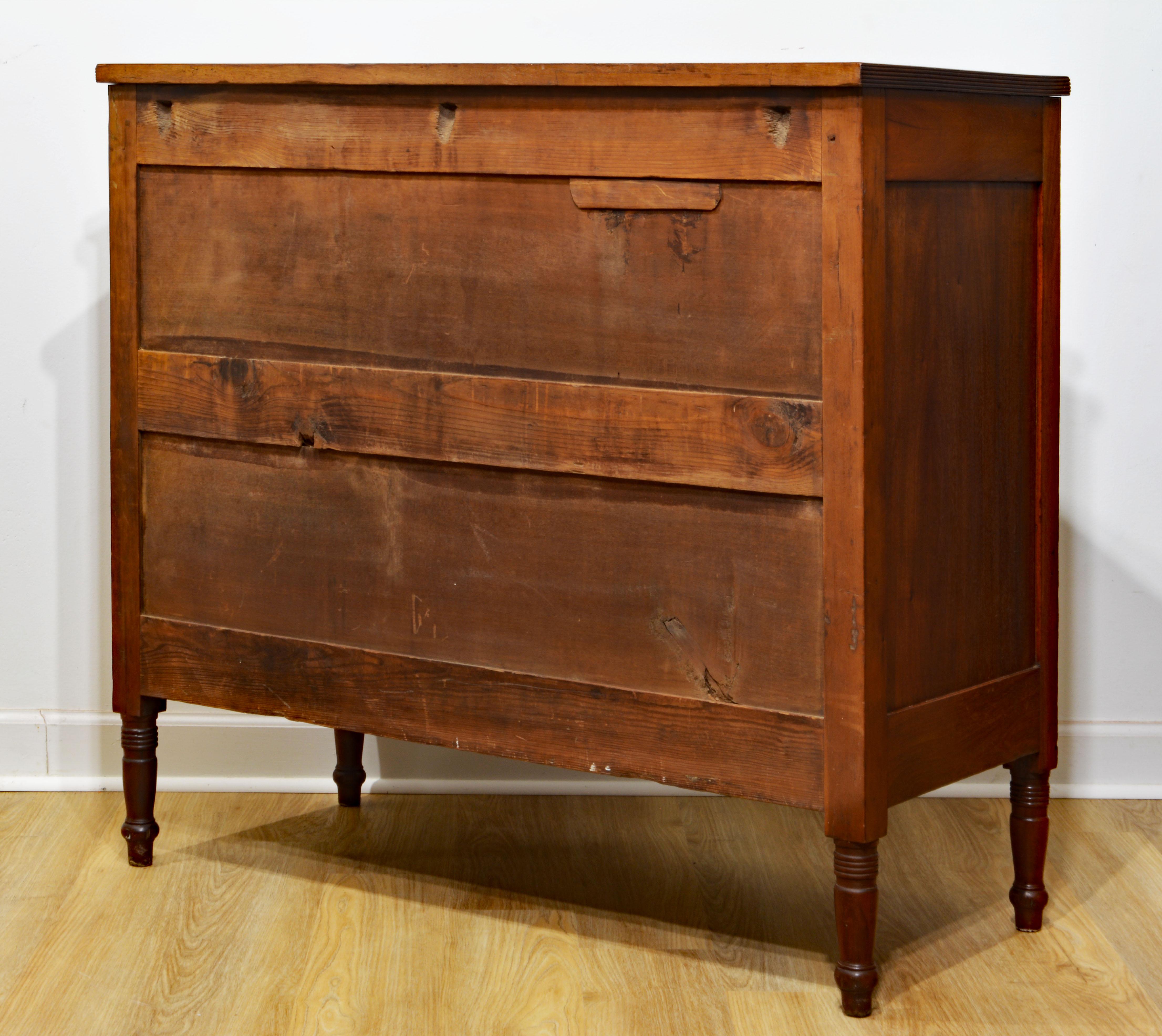 Southern Federal Walnut and Mahogany Bow Front Chest of Drawers C. 1830 9