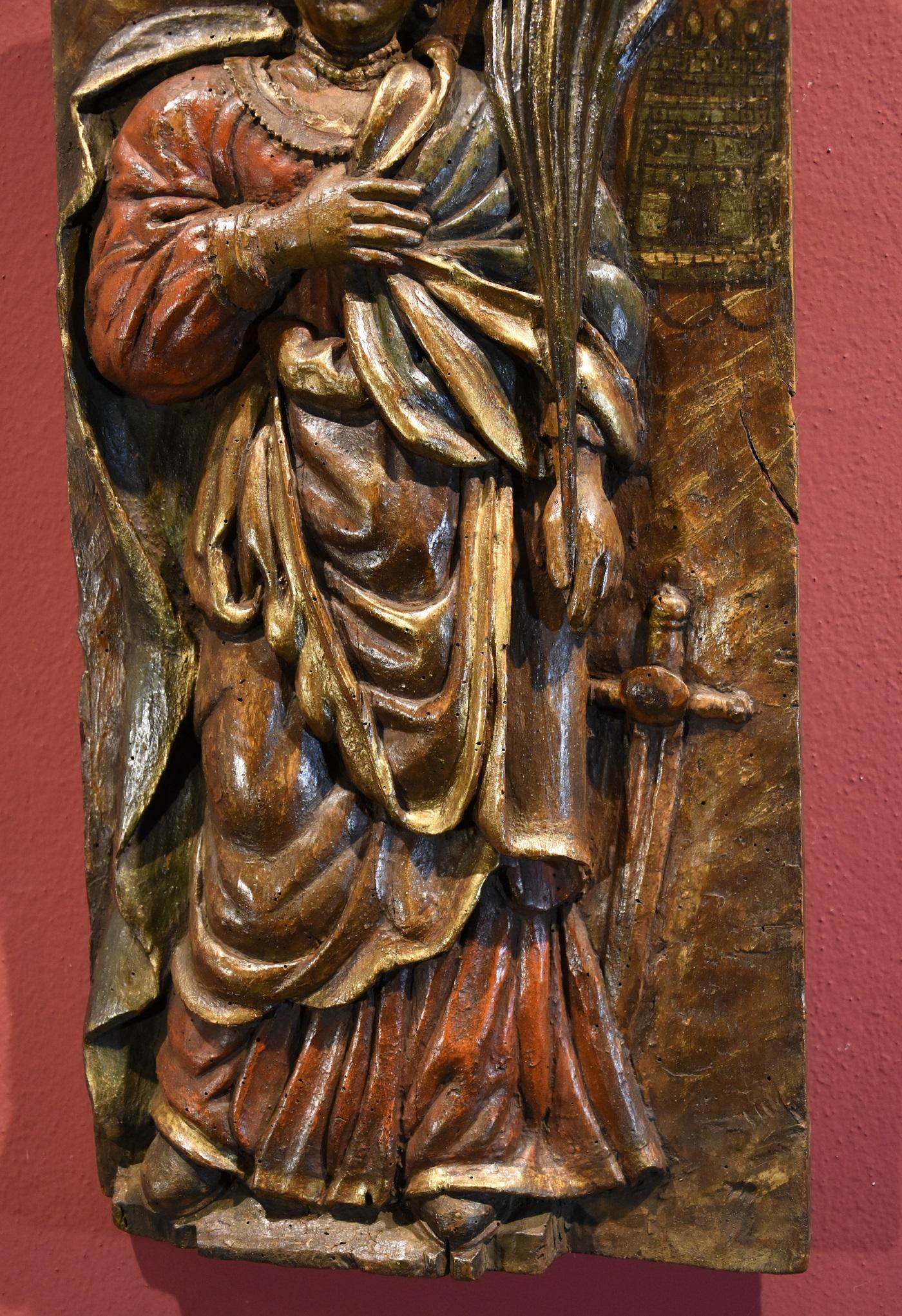 High relief panel depicting 'Saint Barbara'
Southern France, 16th-17th century

Polychrome carved wood with traces of gilding

64 x 32 cm.
(good condition, with minor missing and cracks, scattered retouches)


This wooden high relief made between