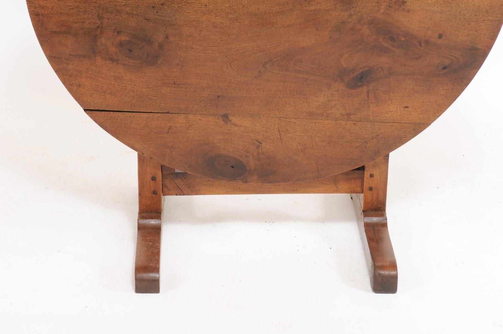 Southern French 1910s Solid Walnut Wine Tasting Table with Circular Tilt-Top 5