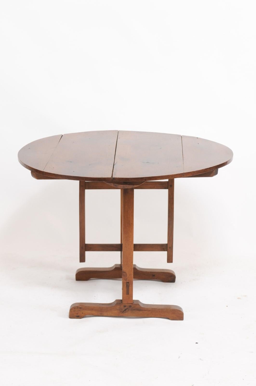 20th Century Southern French 1910s Solid Walnut Wine Tasting Table with Circular Tilt-Top