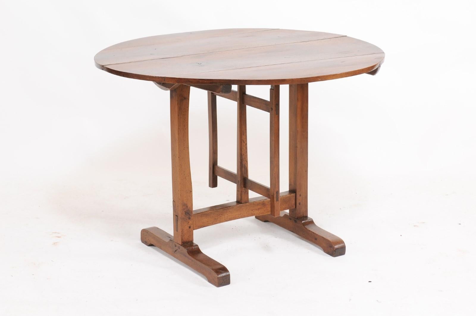 Southern French 1910s Solid Walnut Wine Tasting Table with Circular Tilt-Top 1