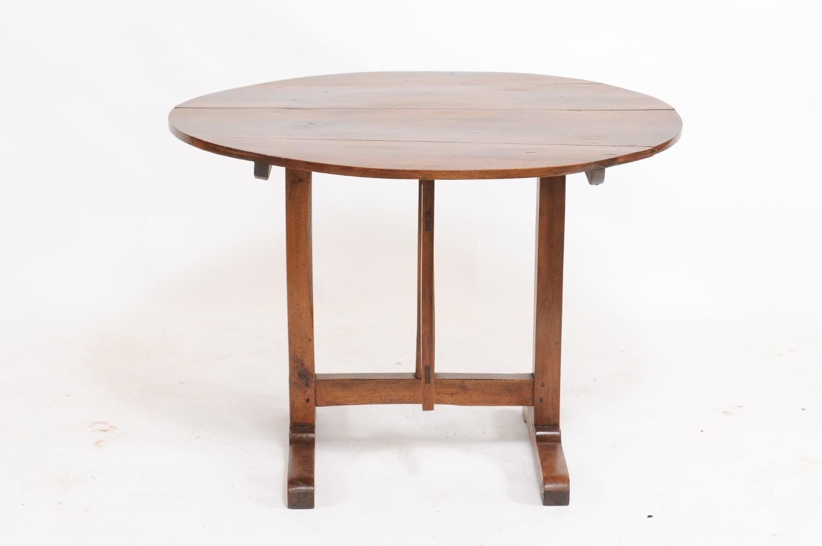 Southern French 1910s Solid Walnut Wine Tasting Table with Circular Tilt-Top 2