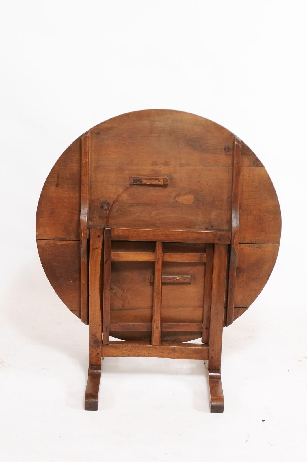 Southern French 1910s Solid Walnut Wine Tasting Table with Circular Tilt-Top 3