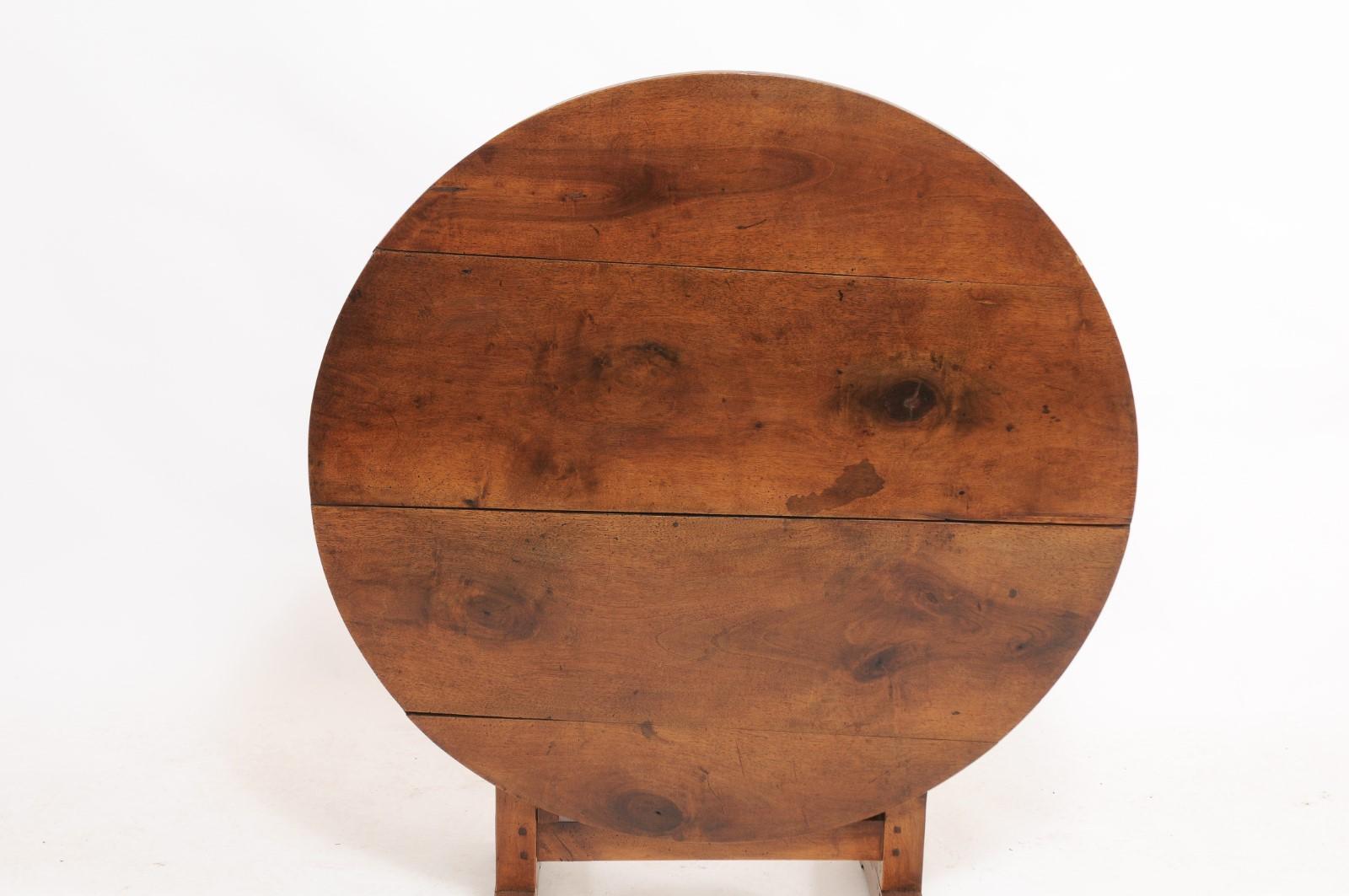 Southern French 1910s Solid Walnut Wine Tasting Table with Circular Tilt-Top 4
