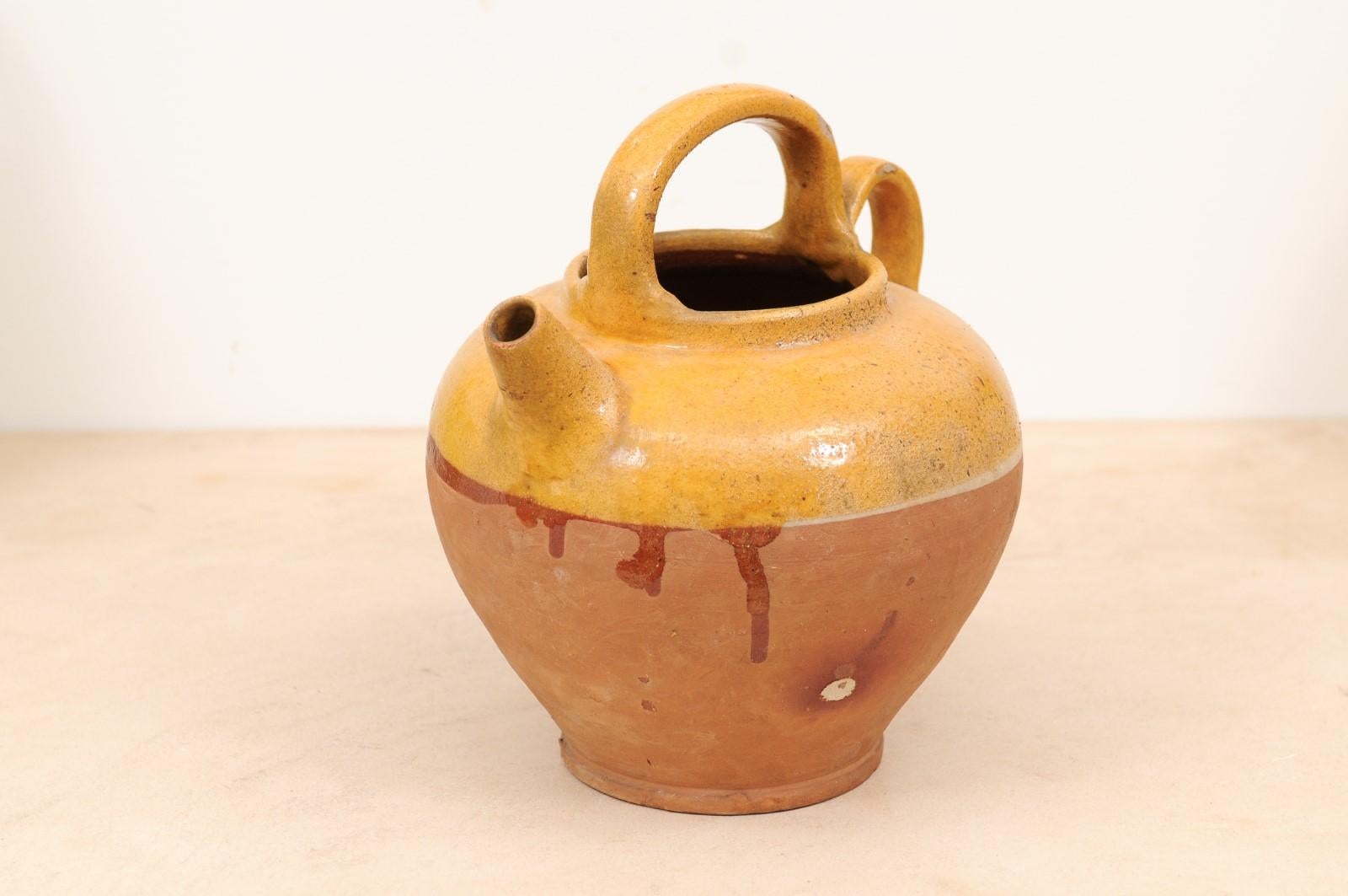 Southern French 19th Century Olive Oil Pot with Yellow Glaze and Two Handles 5