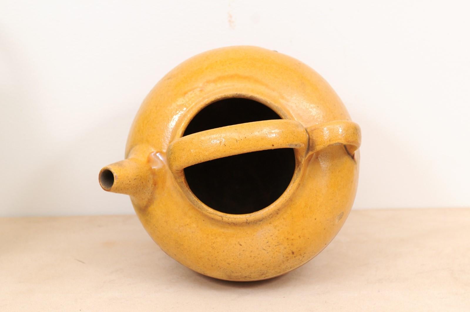 Southern French 19th Century Olive Oil Pot with Yellow Glaze and Two Handles 7
