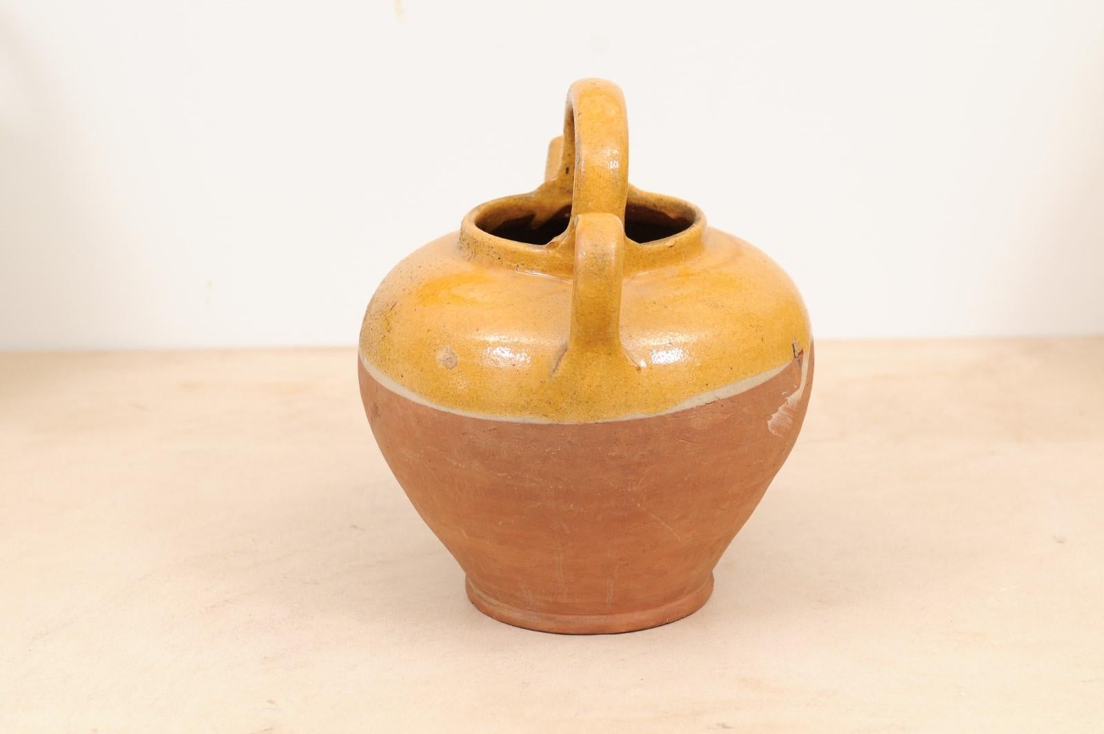 Southern French 19th Century Olive Oil Pot with Yellow Glaze and Two Handles 2