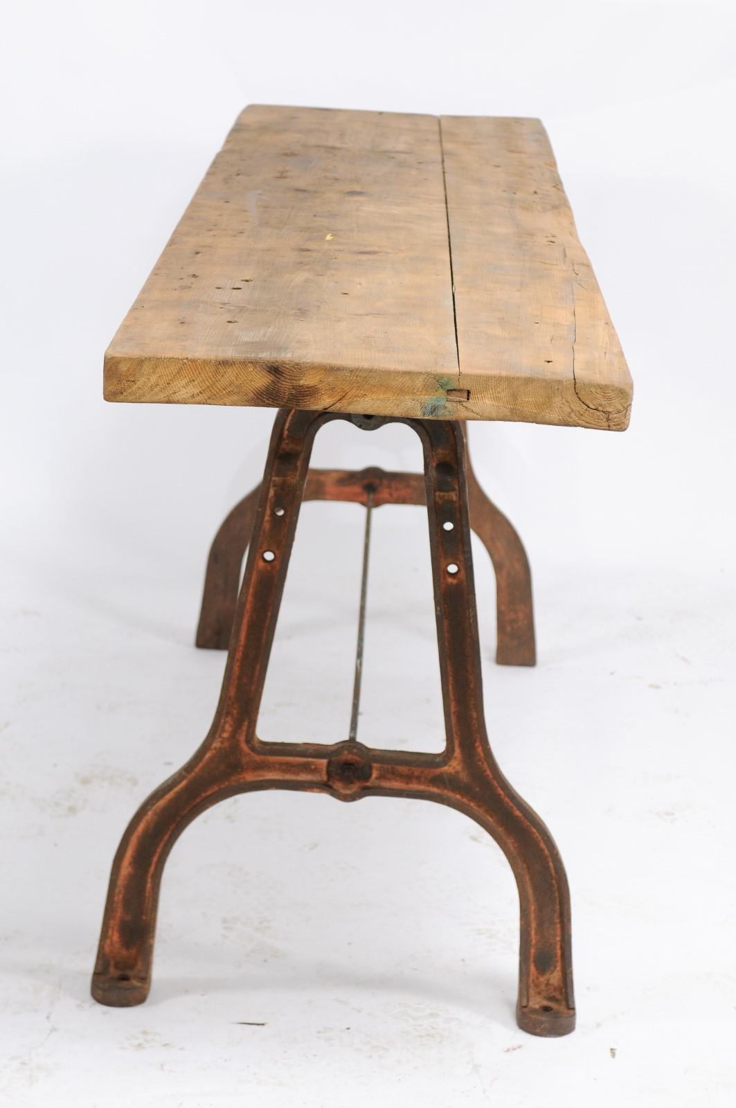 A French console table from the second quarter of the 20th century, with rectangular oak top and iron base. Straight from an iron worker’s studio in the South of France, this 1940s console table has a handsome thick plateau made of oak and sits on a
