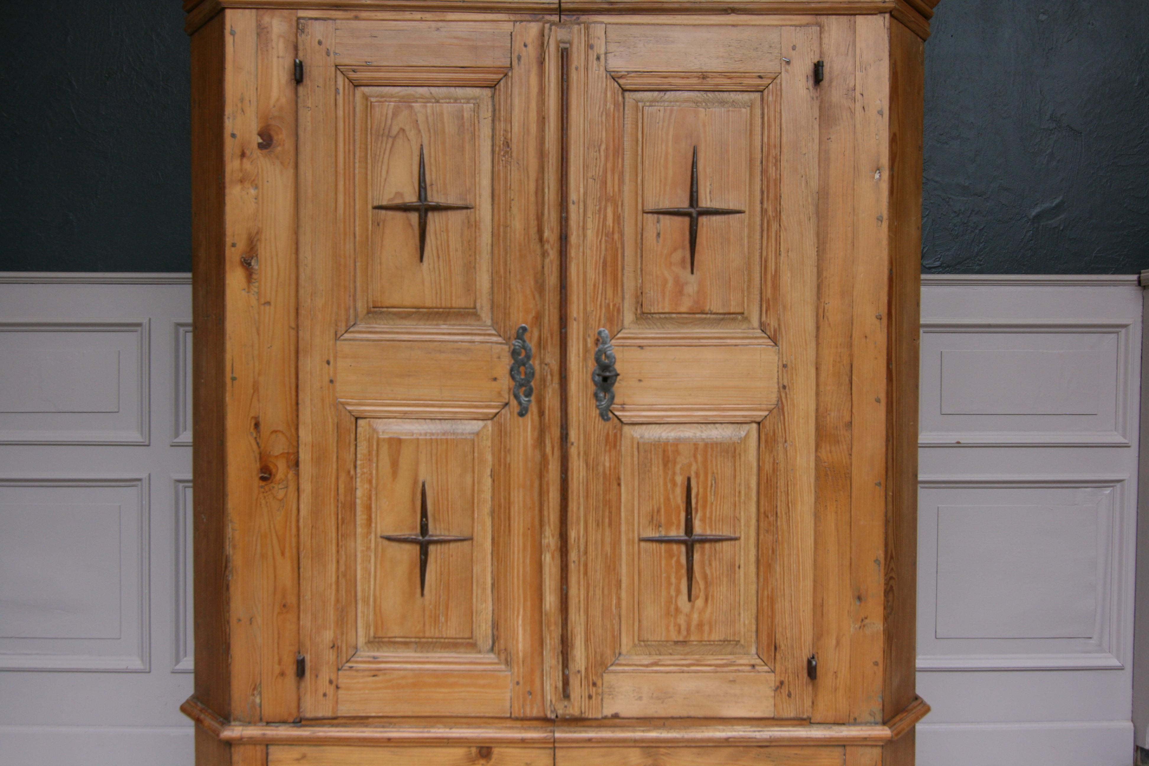 Southern German Pine Baroque Cabinet Armoire 10