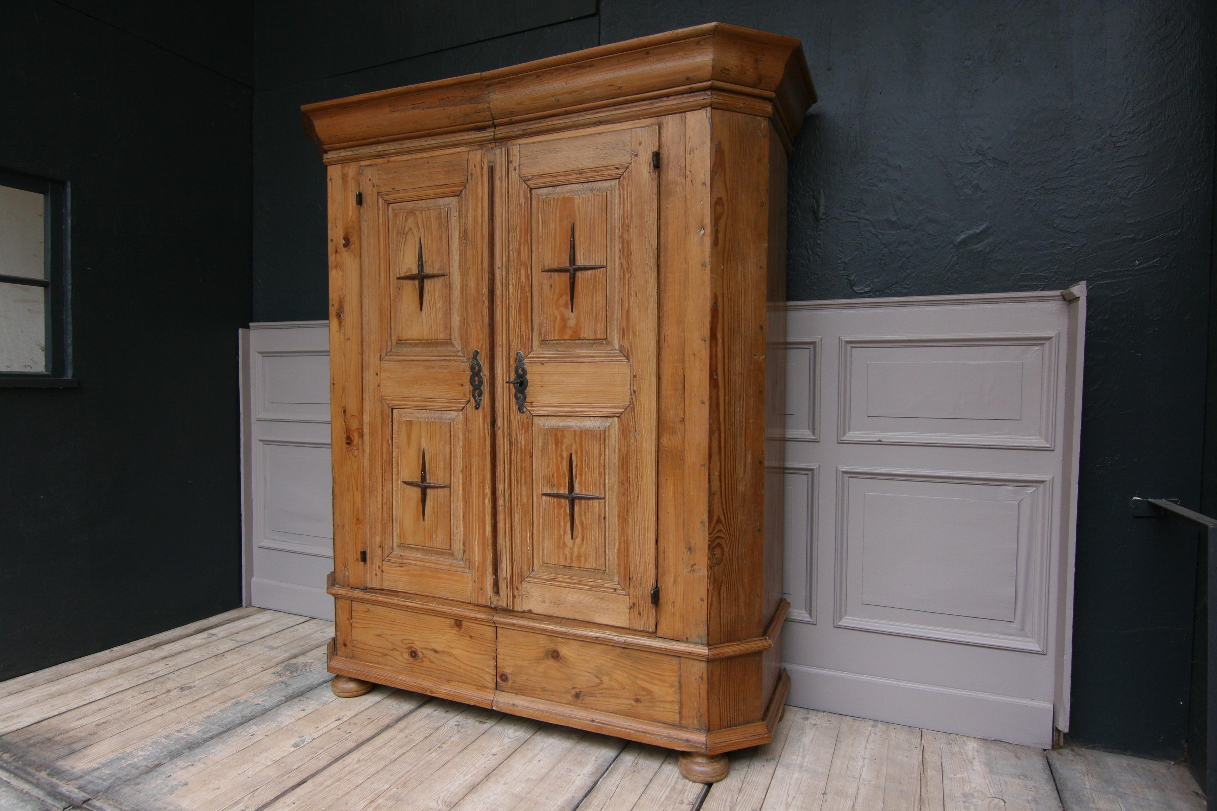 Southern German Pine Baroque Cabinet Armoire In Good Condition In Dusseldorf, DE
