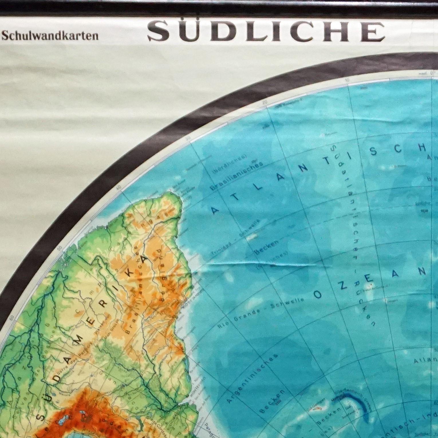 20ième siècle Hémisphère Sud de la Terre Carte murale vintage à enrouler en vente
