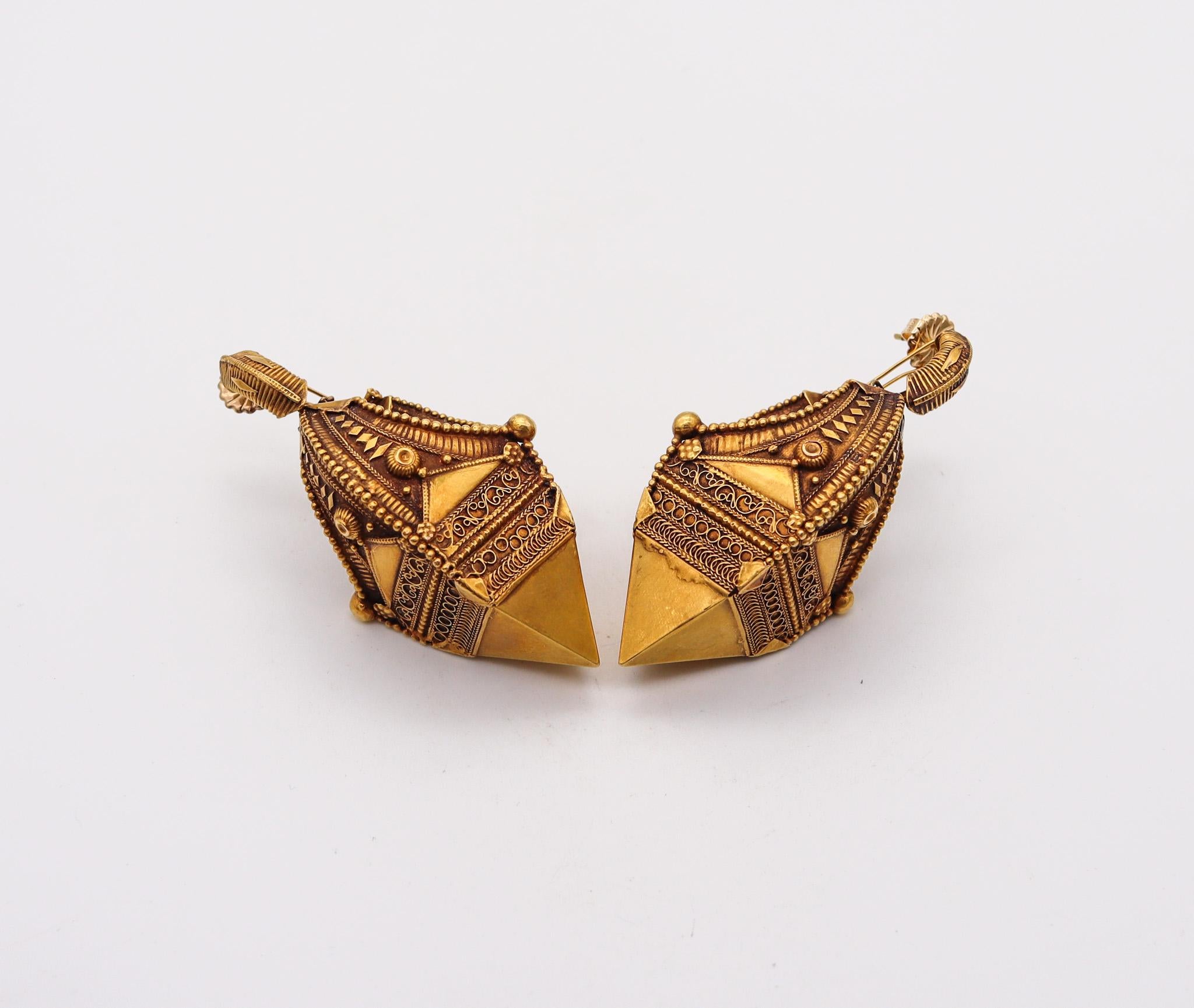 Anglo-Indian Southern India 19th Century Antique Dangle Drop Earrings In 22Kt Yellow Gold
