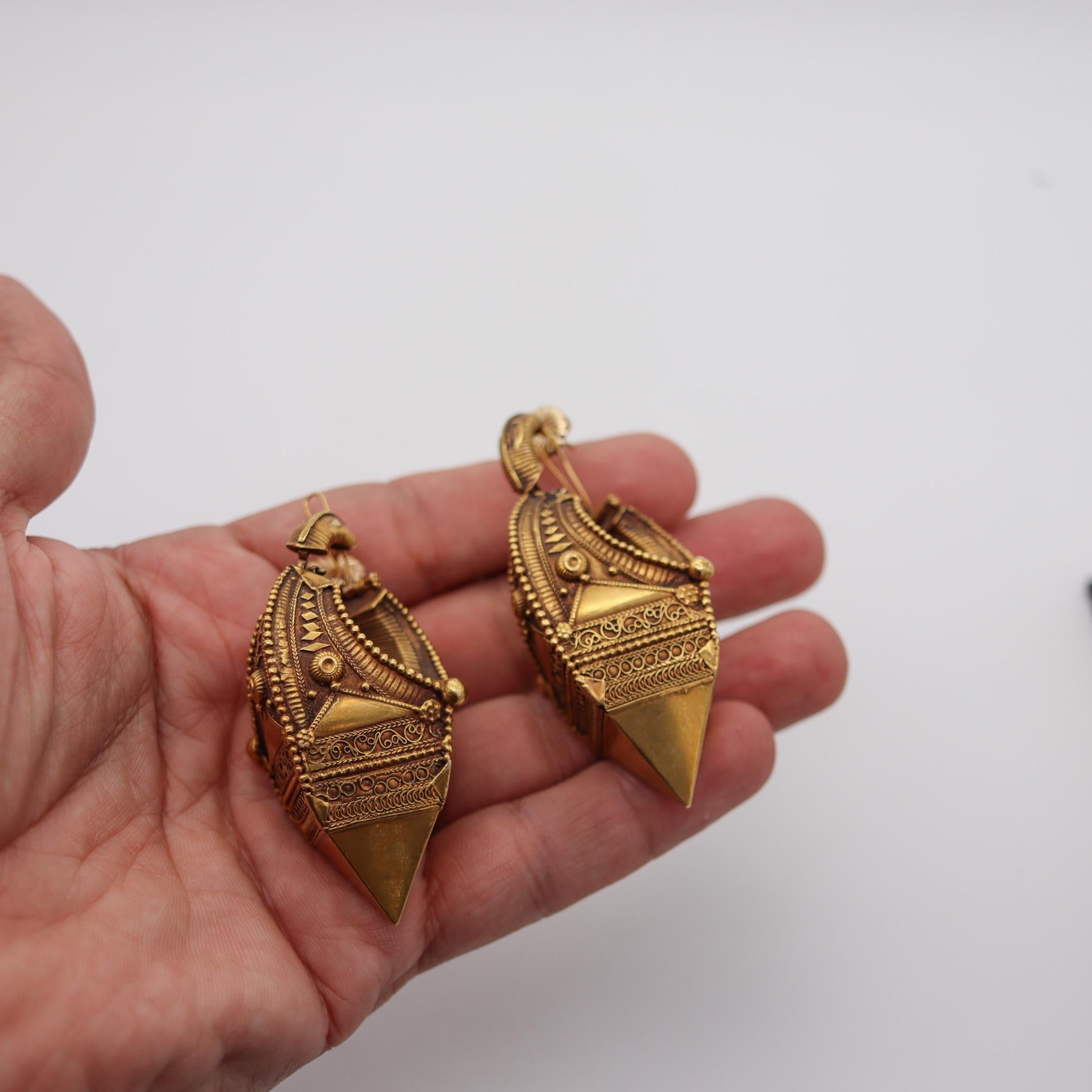 Southern India 19th Century Antique Dangle Drop Earrings In 22Kt Yellow Gold 1