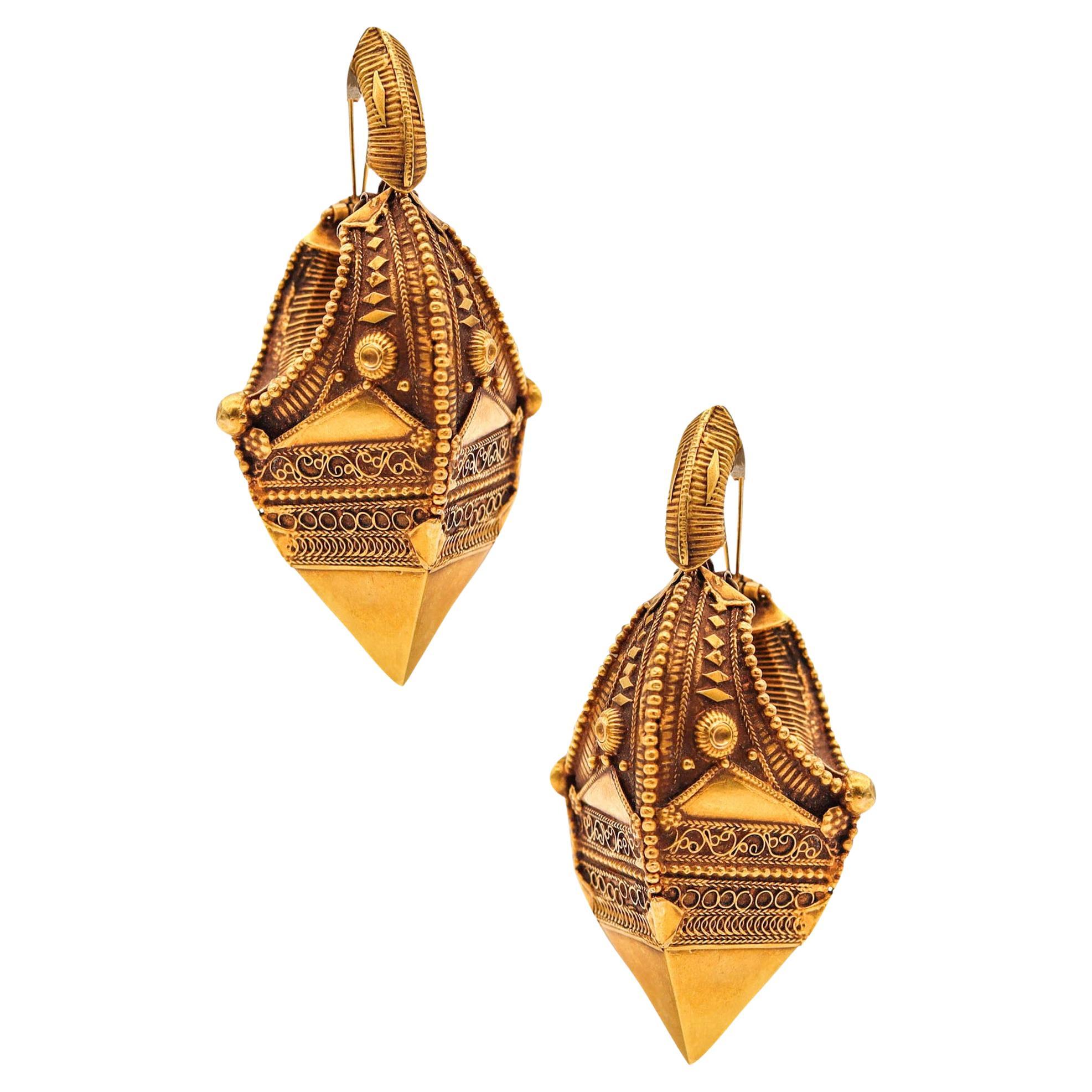 Southern India 19th Century Antique Dangle Drop Earrings In 22Kt Yellow Gold For Sale