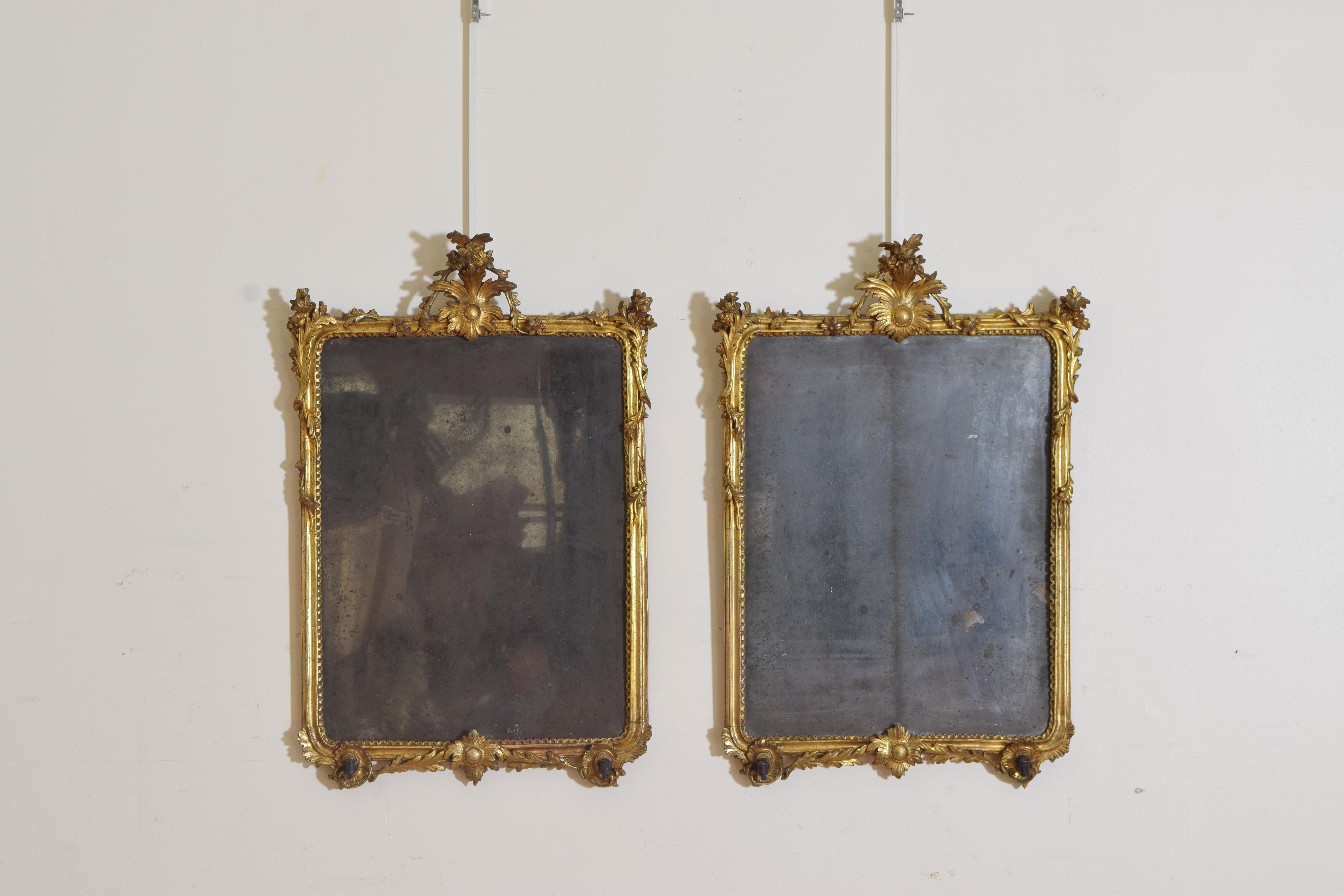 Southern Italian, Calabria, Rococo Pair of Giltwood Mirrors, 1st half 18th cen. In Excellent Condition In Atlanta, GA