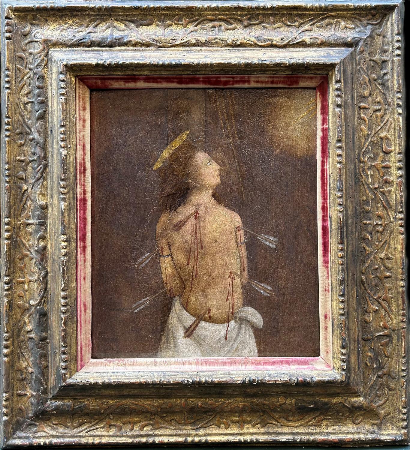 Olio su pannello
Dimensioni dell'immagine: 16 x 13 1/4 pollici (41 x 34 cm)
Cornice dorata precoce

San Sebastiano era un centurione romano che si convertì al cristianesimo e, per punizione, l'imperatore romano Diocleziano ordinò ai compagni di