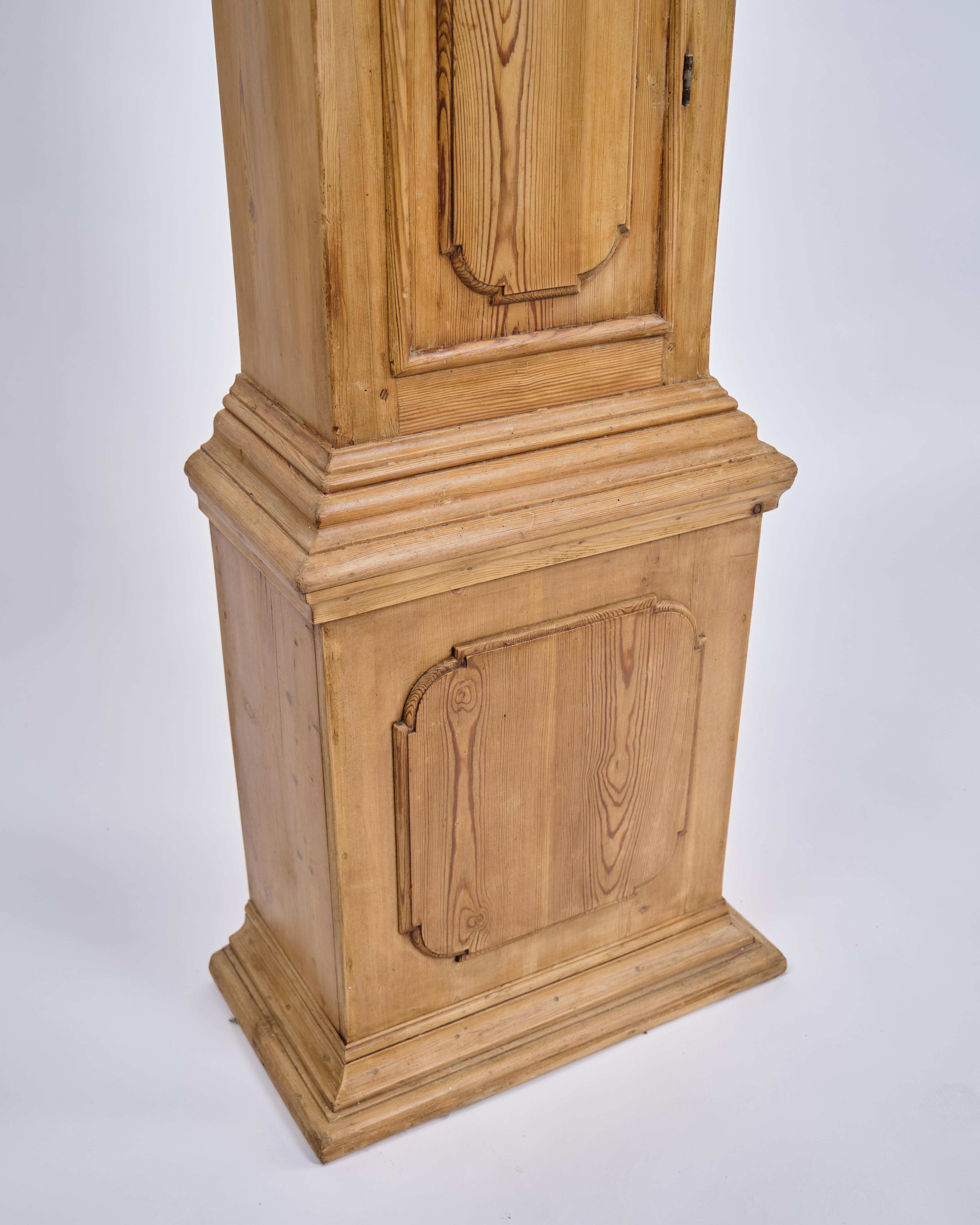 Antique Southern Jutland grandfather clock from the 1780s. Light oak. H: 235 cm, W: 51 cm, D: 25 cm. Classic Danish grandfather clock.

— Origin: Denmark, Southern Jutland
— Period: 1780s
— Type: Bornholm grandfather clock
— Material: Light oak
—