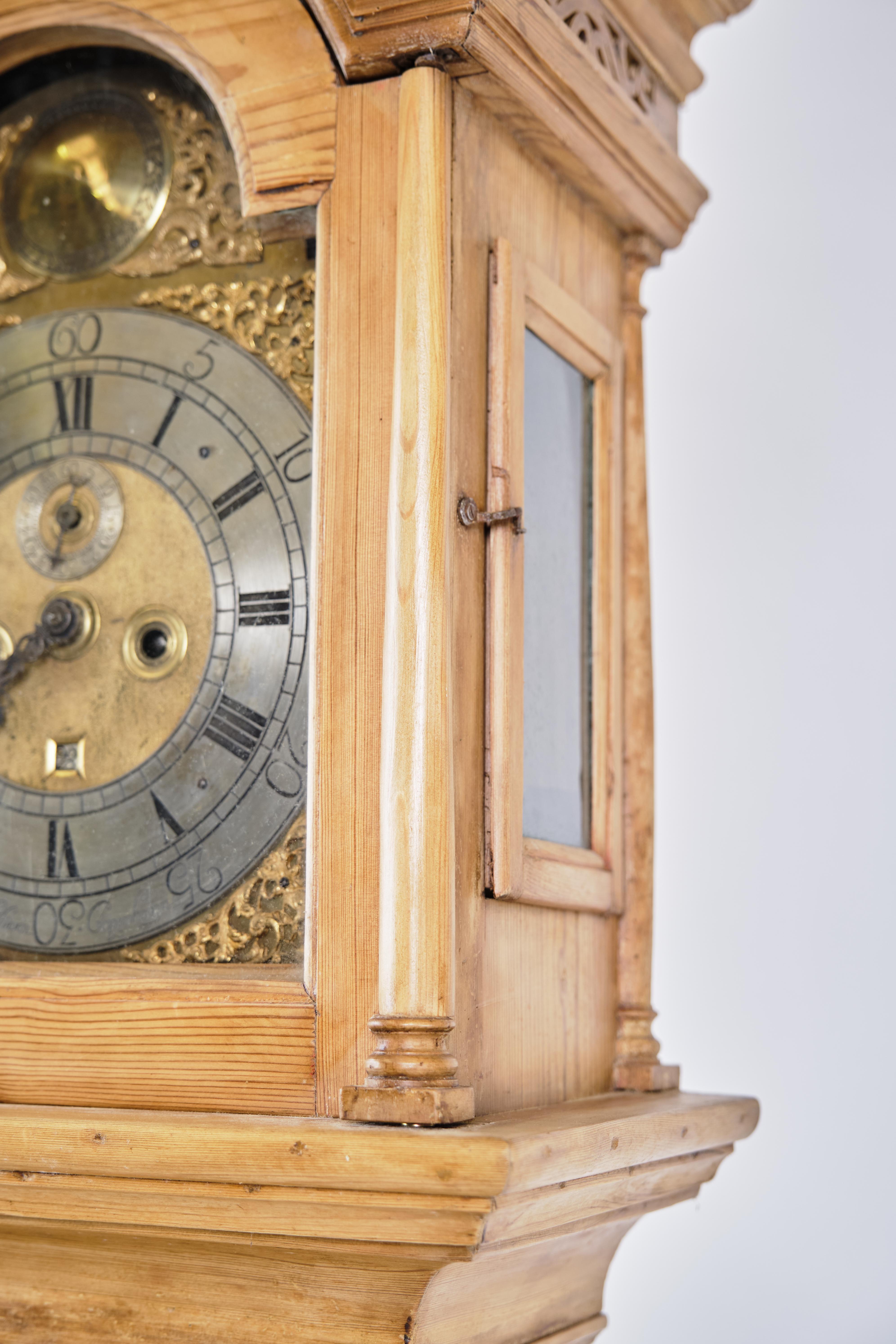 Southern Jutland Grandfather Clock In Light Pine Wood From 1780s In Good Condition For Sale In Lejre, DK