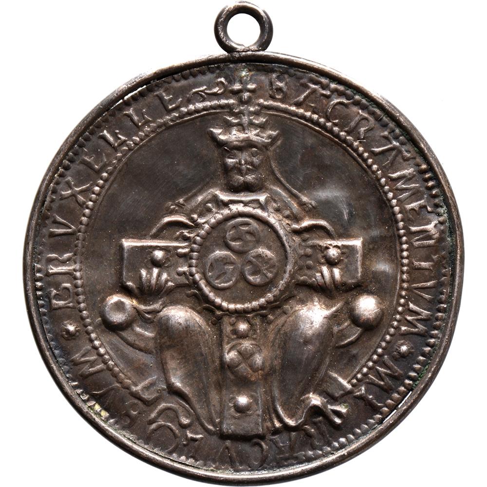 Obverse: SACRAMENTVM . MI – RACVLOSVM . BRVXELLE, cross with the Holy Hosts, carried by God the Father
Reverse: dito

VERY RARE, only 2 known specimens (1 in the KBR in Brussels and this specimen)

The Sacrament of Miracle is a catholic miracle that