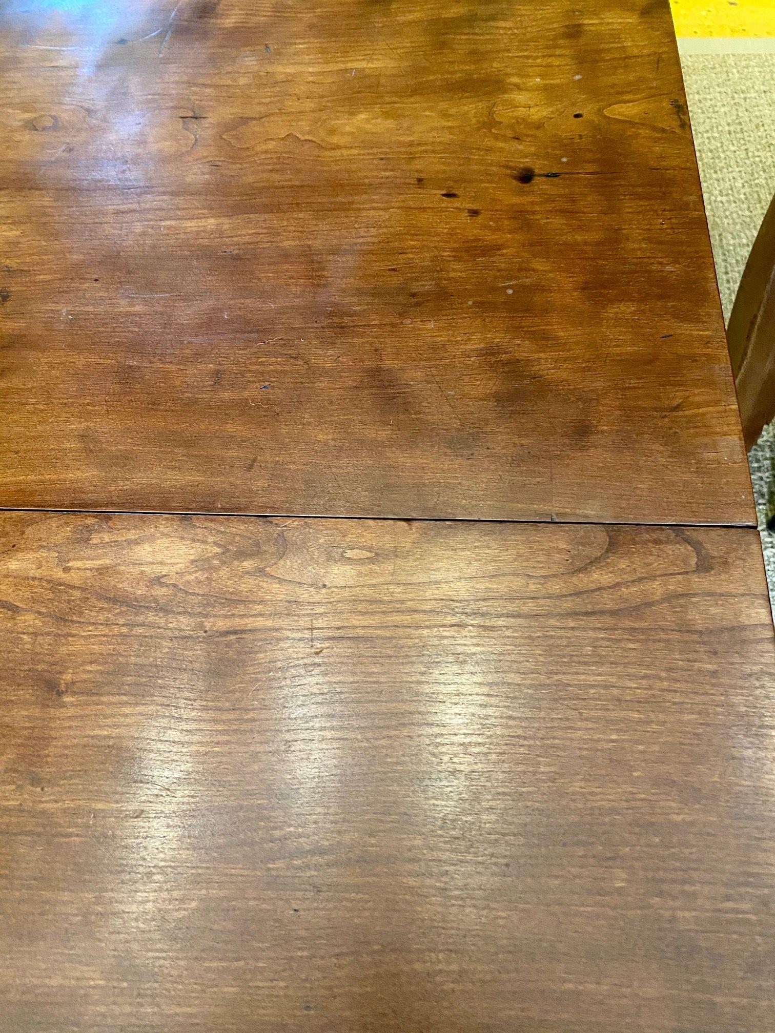 Southern New England Chippendale- Kirschbaumholz-Tisch mit klappbaren Bändern:: um 1770 (Handgefertigt) im Angebot
