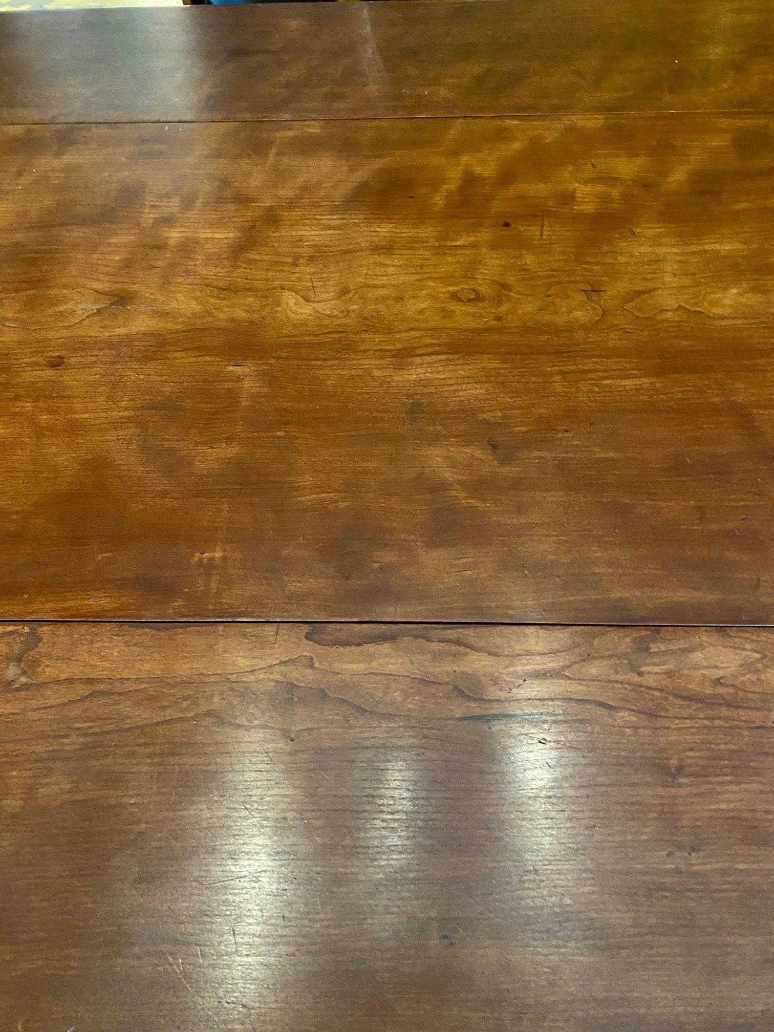 Southern New England Chippendale- Kirschbaumholz-Tisch mit klappbaren Bändern:: um 1770 im Zustand „Gut“ im Angebot in Nantucket, MA