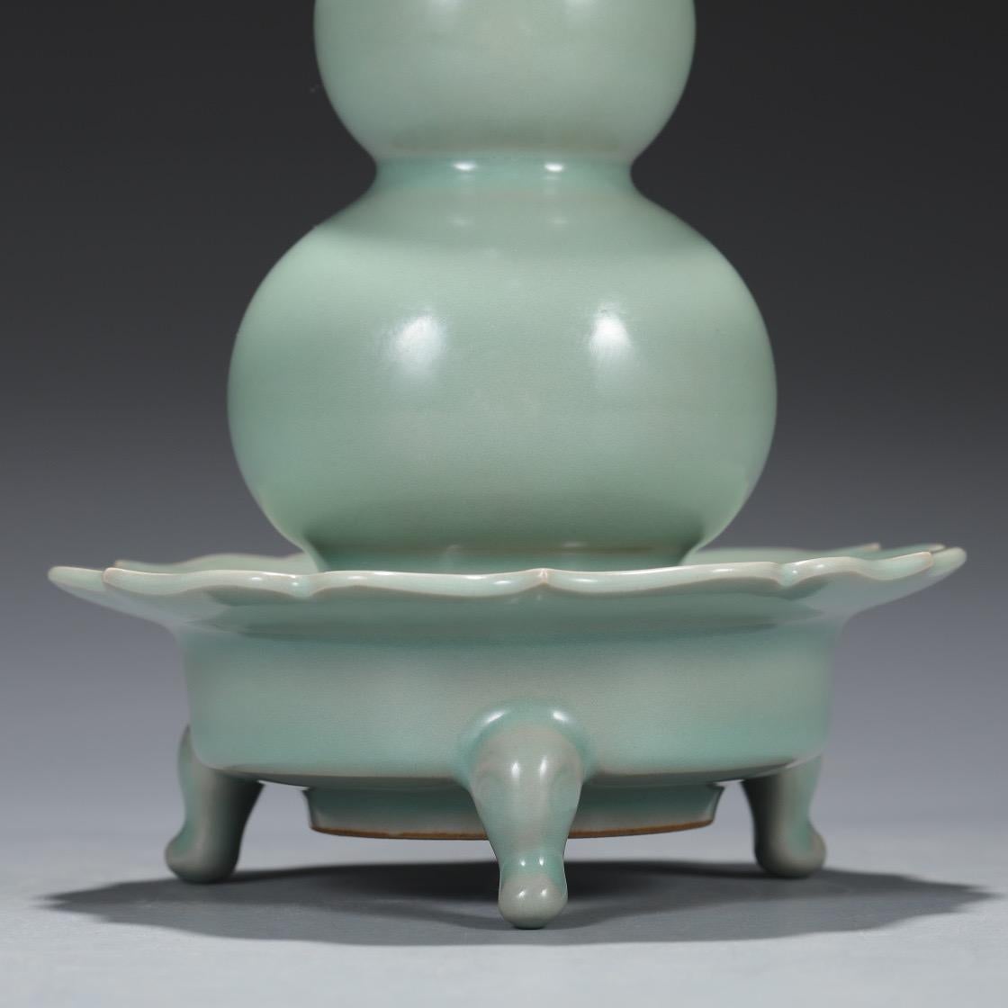 Porcelain Southern Song Dynasty Longquan Kiln Blue Glazed Gourd Burner For Sale