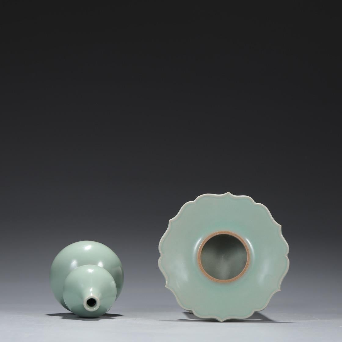 Southern Song Dynasty Longquan Kiln Blue Glazed Gourd Burner For Sale 2