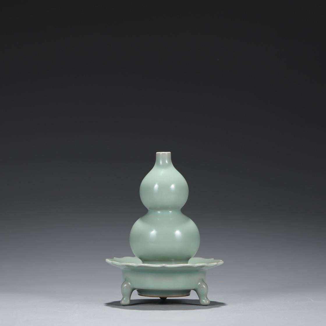 Southern Song Dynasty Longquan Kiln Blue Glazed Gourd Burner For Sale 3