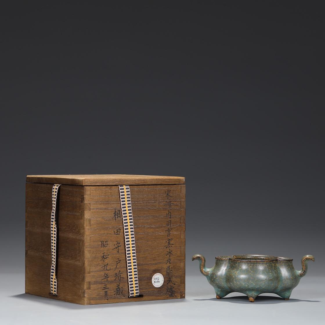 This old collection of Southern Song Dynasty Xiu Nei Si Official Kiln Ice Cracking Glaze Pattern Burner is very special with high craftsmanship. 

Kilns were essential for firing ceramics, and each kiln often developed its unique style and