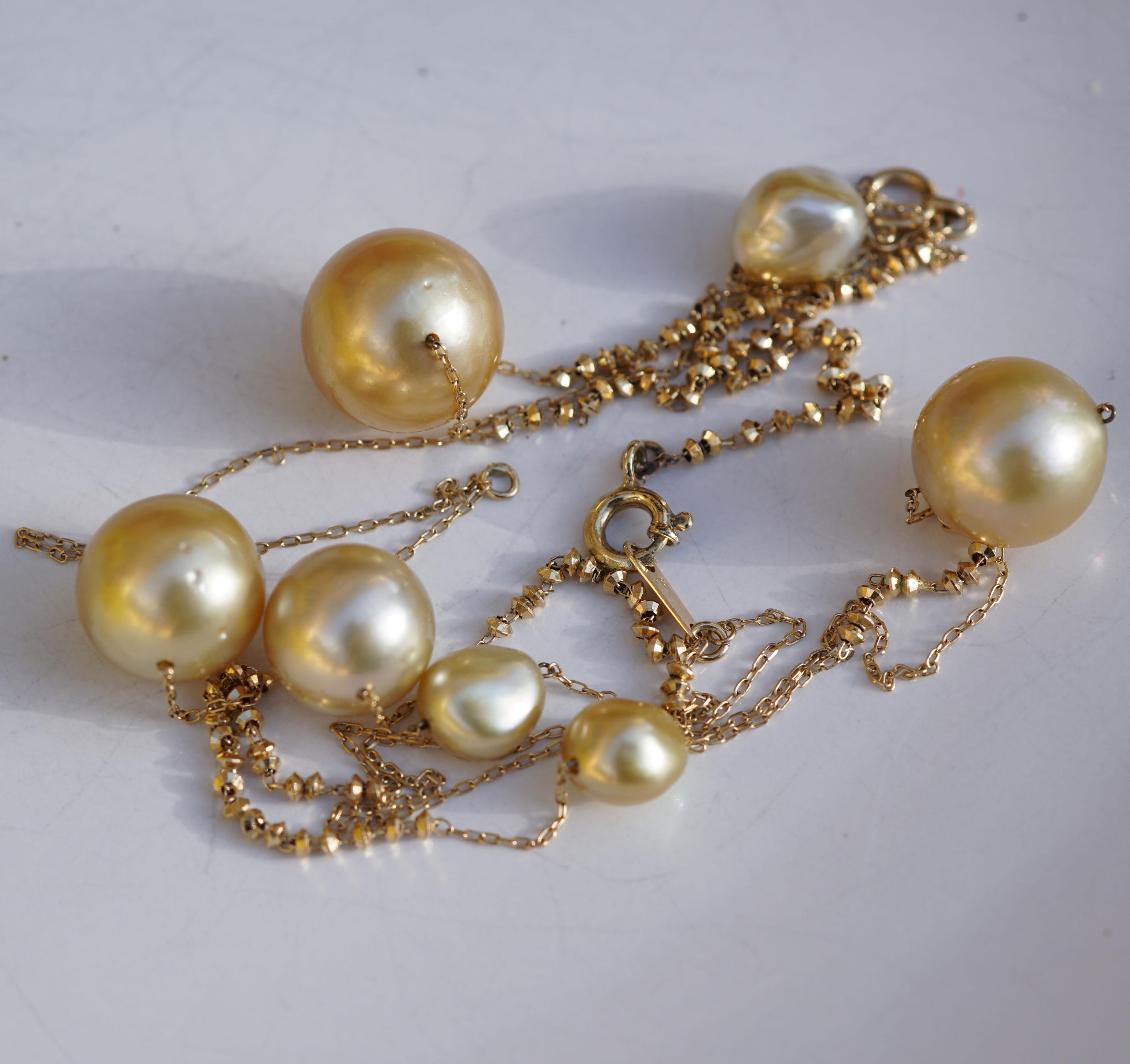 necklace and bracelet together made a long chain with 75 cm, weight total 12 grams, 7 very fine southsea and saltwater keshi pearls (6,3-12,45 mm), great natural goldcolor, AAA+, handmade chain in Japan, 750er Yellowgold, decorative round elements,