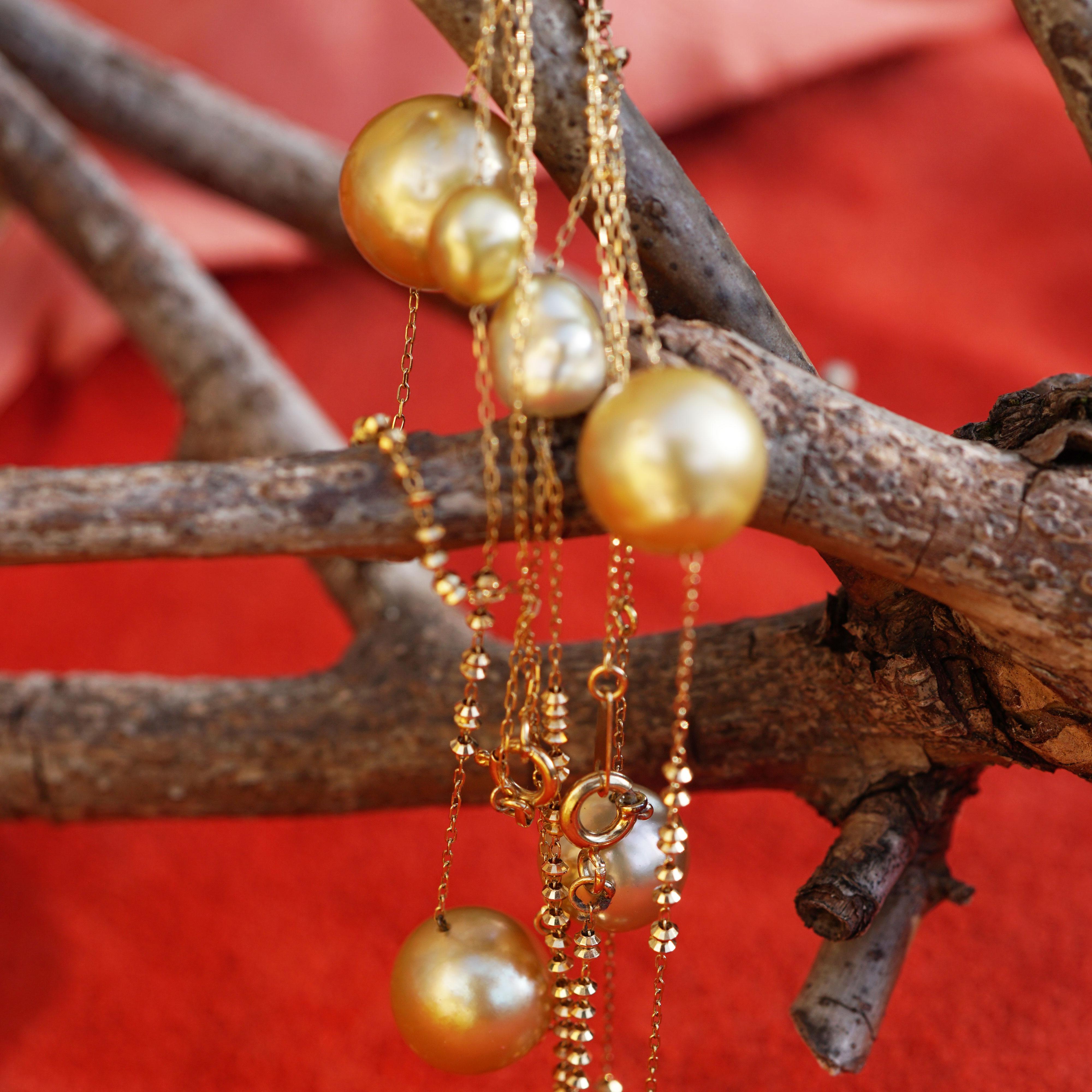 Southsea and Keshi Pearl Chain Great Natural Goldcolor AAA+ handmade from Japan In New Condition For Sale In Viena, Viena