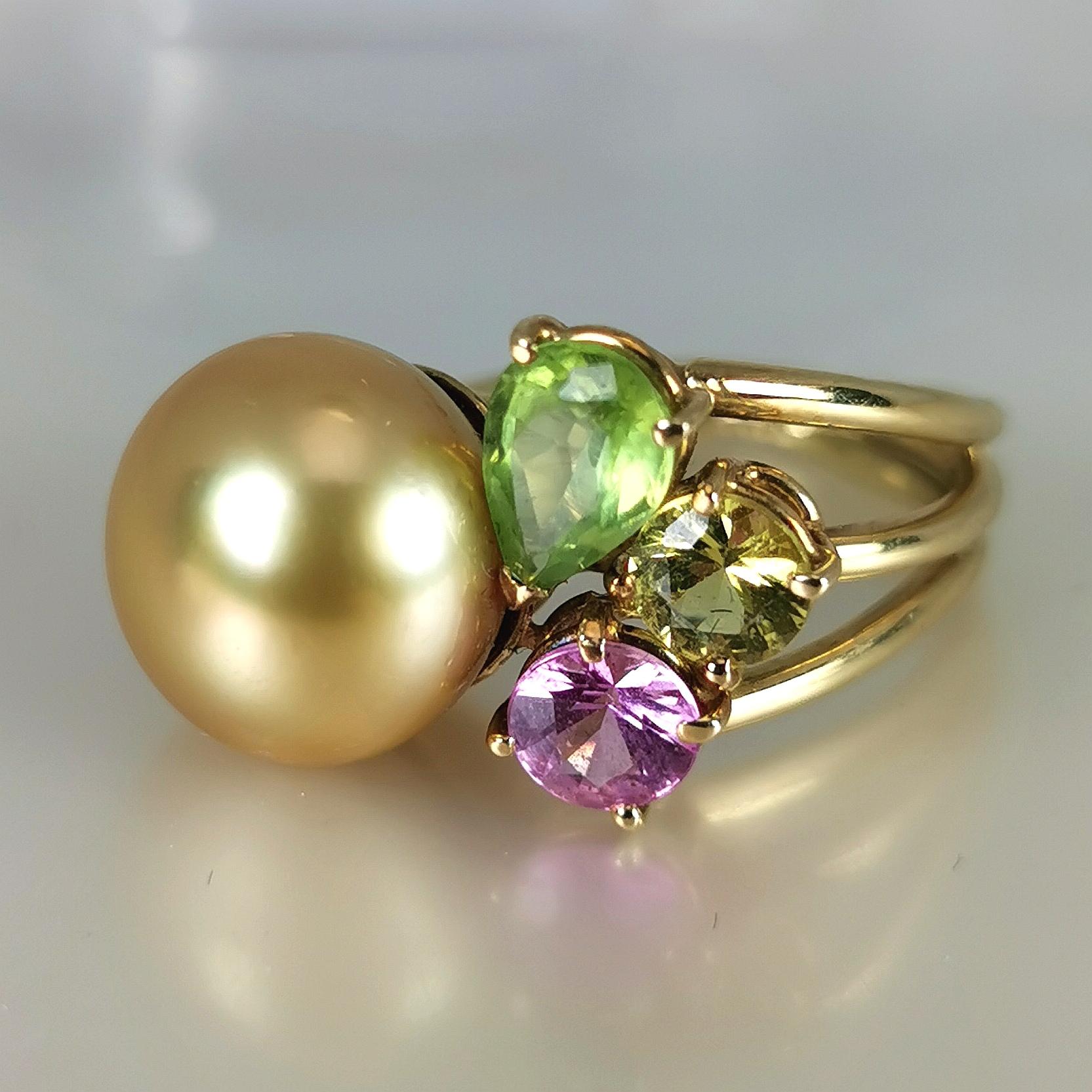 Beautiful Cocktail ring in yellow gold 18K with diamond, precious stones and a beautiful australian saltwater cultured pearl Southsea golden natural colour.

Total 2 diamonds brillant cut 0,09cts (F/VS2)
Total 3 sapphires (pink & yellow) round cut
