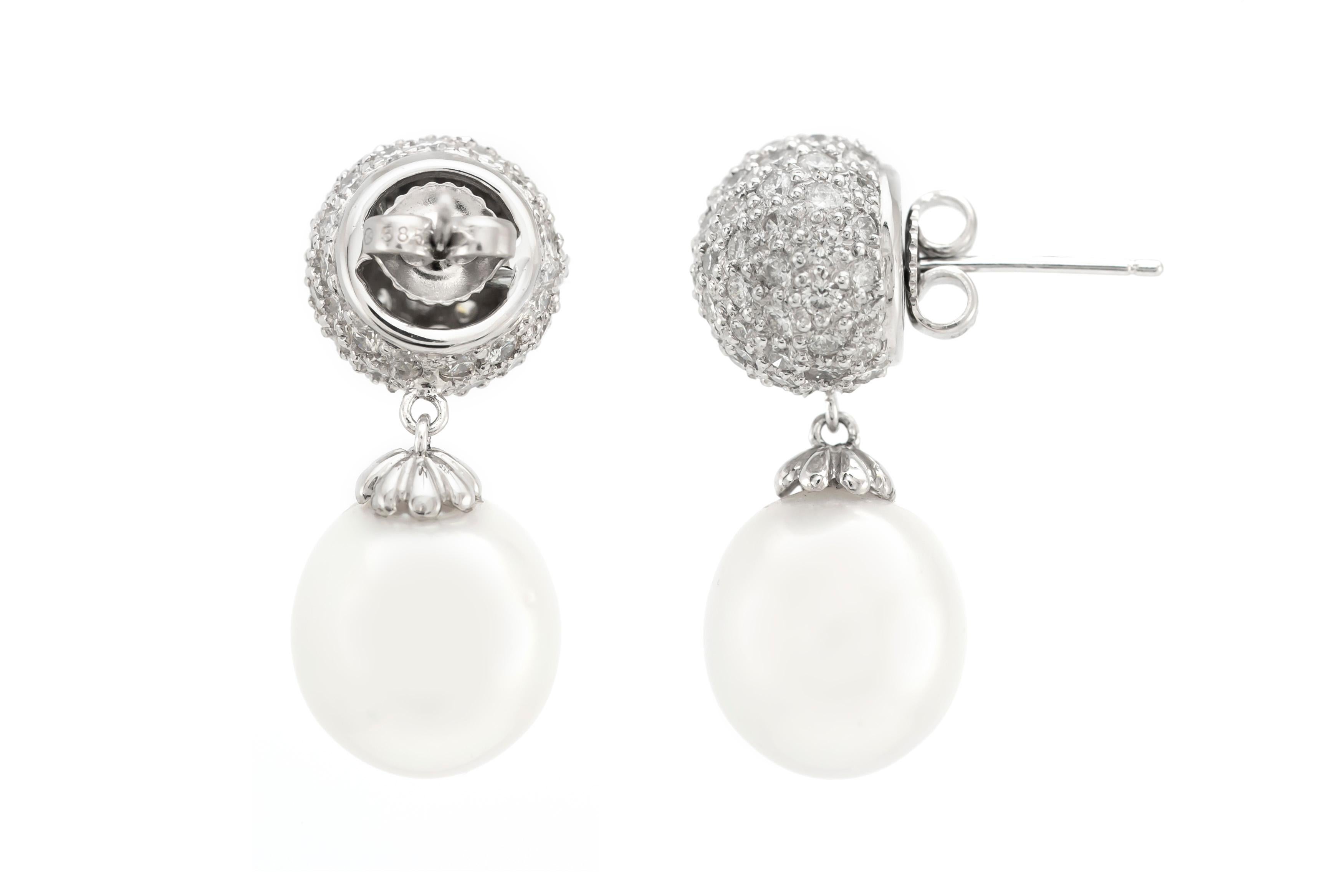 3.41 Carat Diamonds and South Sea Pearls White Gold Drop Earrings In Excellent Condition For Sale In New York, NY