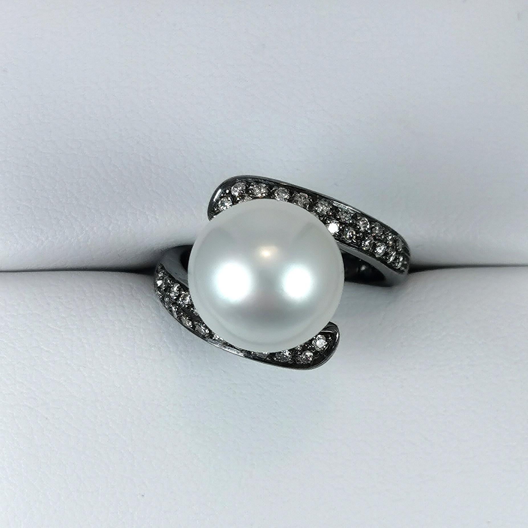 Brilliant Cut Southsea Pearl Ring WG18K Black Rh. Diamonds For Sale