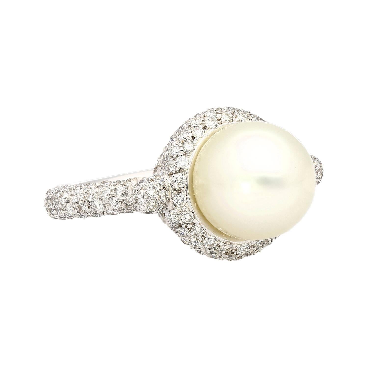 SouthSea White Pearl and Round Cut Pave Diamond Ring in 18k White Gold  In New Condition For Sale In Miami, FL