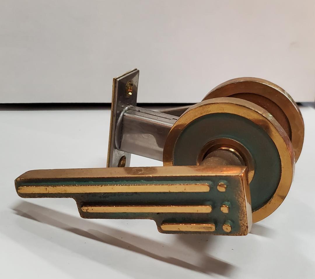 Pomos de puerta del suroeste Latón macizo Patina verde Acento dorado Manera de Pepe Mendoza Moderno de mediados de siglo