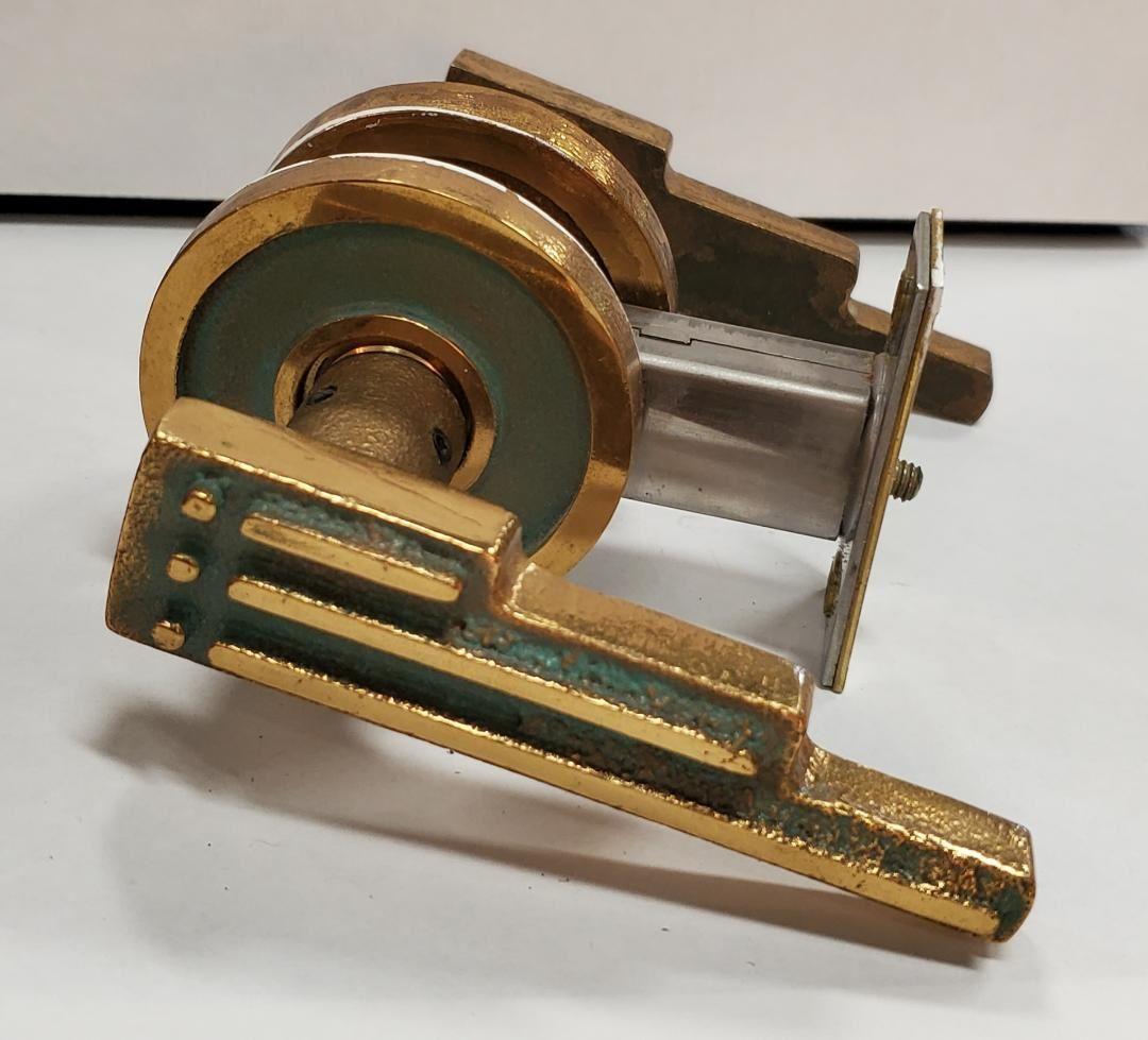 Americano Pomelli per porte del sud-ovest in ottone massiccio Greene & Greene con accenti dorati Maniero di Pepe Mendoza in vendita