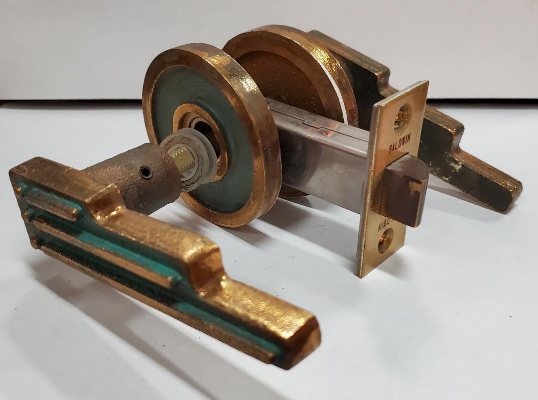 Pomelli per porte del sud-ovest in ottone massiccio Greene & Greene con accenti dorati Maniero di Pepe Mendoza In condizioni buone in vendita a Monrovia, CA