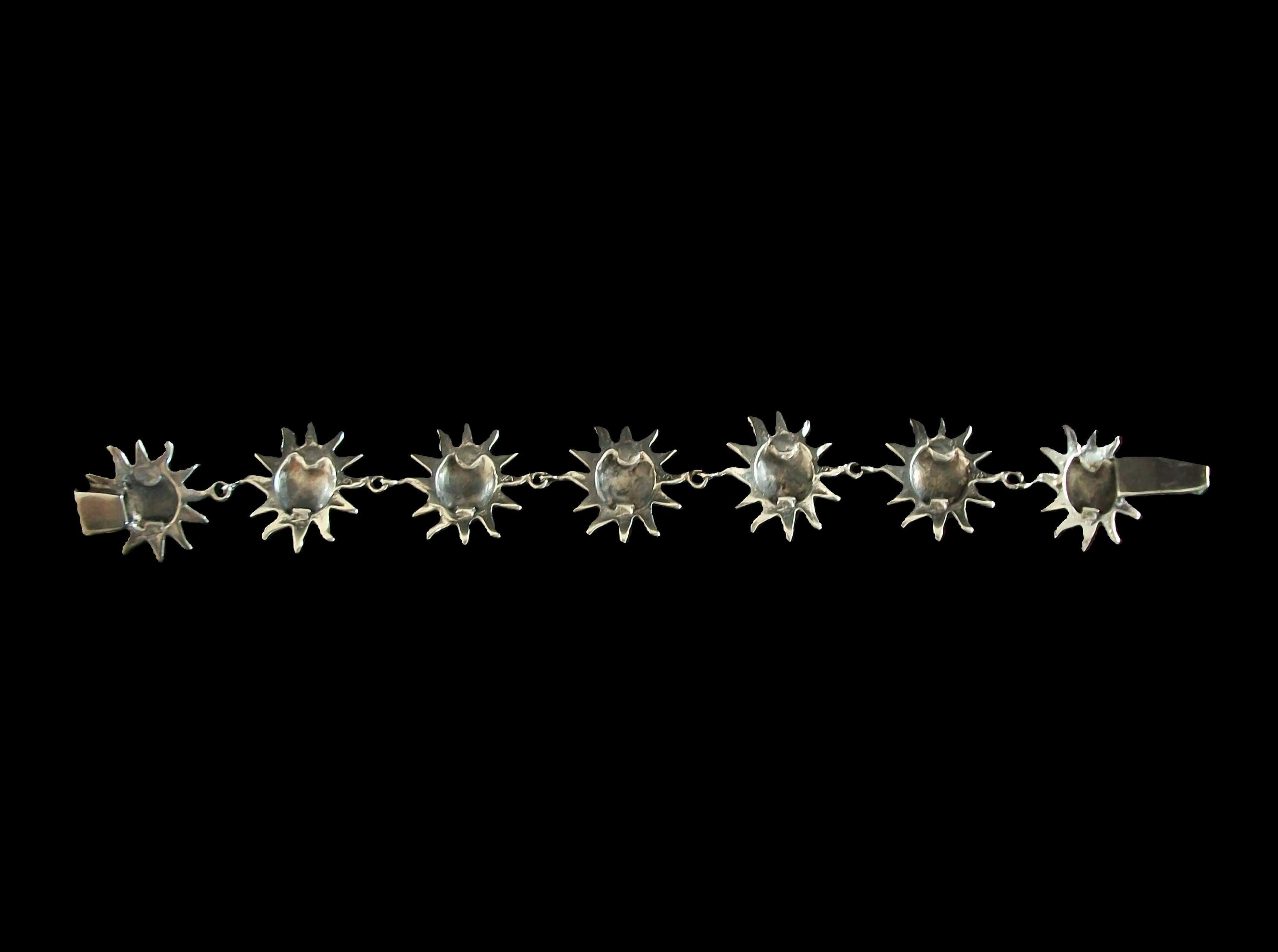 Pulsera de eslabones Sunburst del suroeste de plata de ley - Estados Unidos - Circa 1970's en venta 4