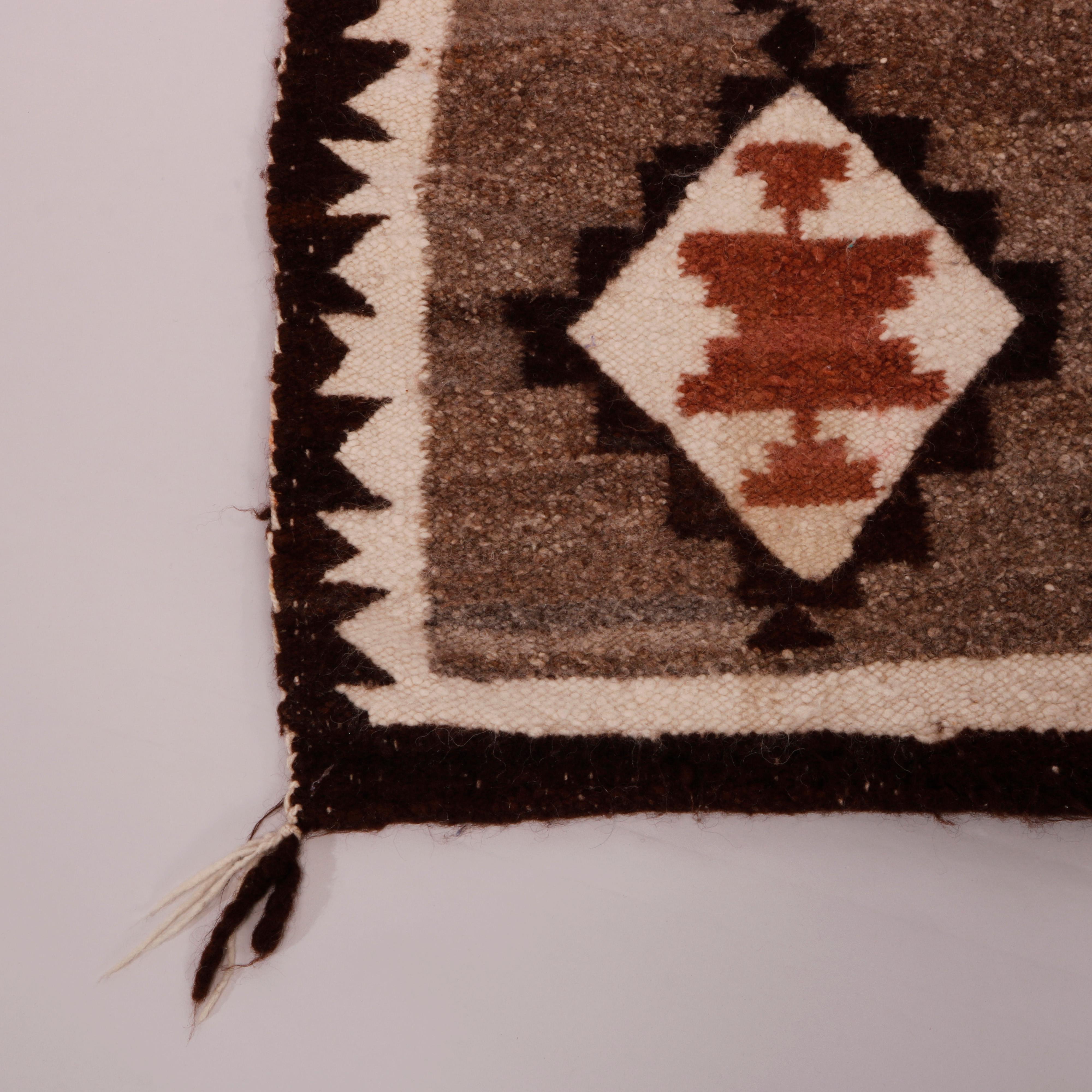 Southwestern American Indian Navajo Triple Medallion Hand Woven Wool Rug, 20th C In Good Condition In Big Flats, NY