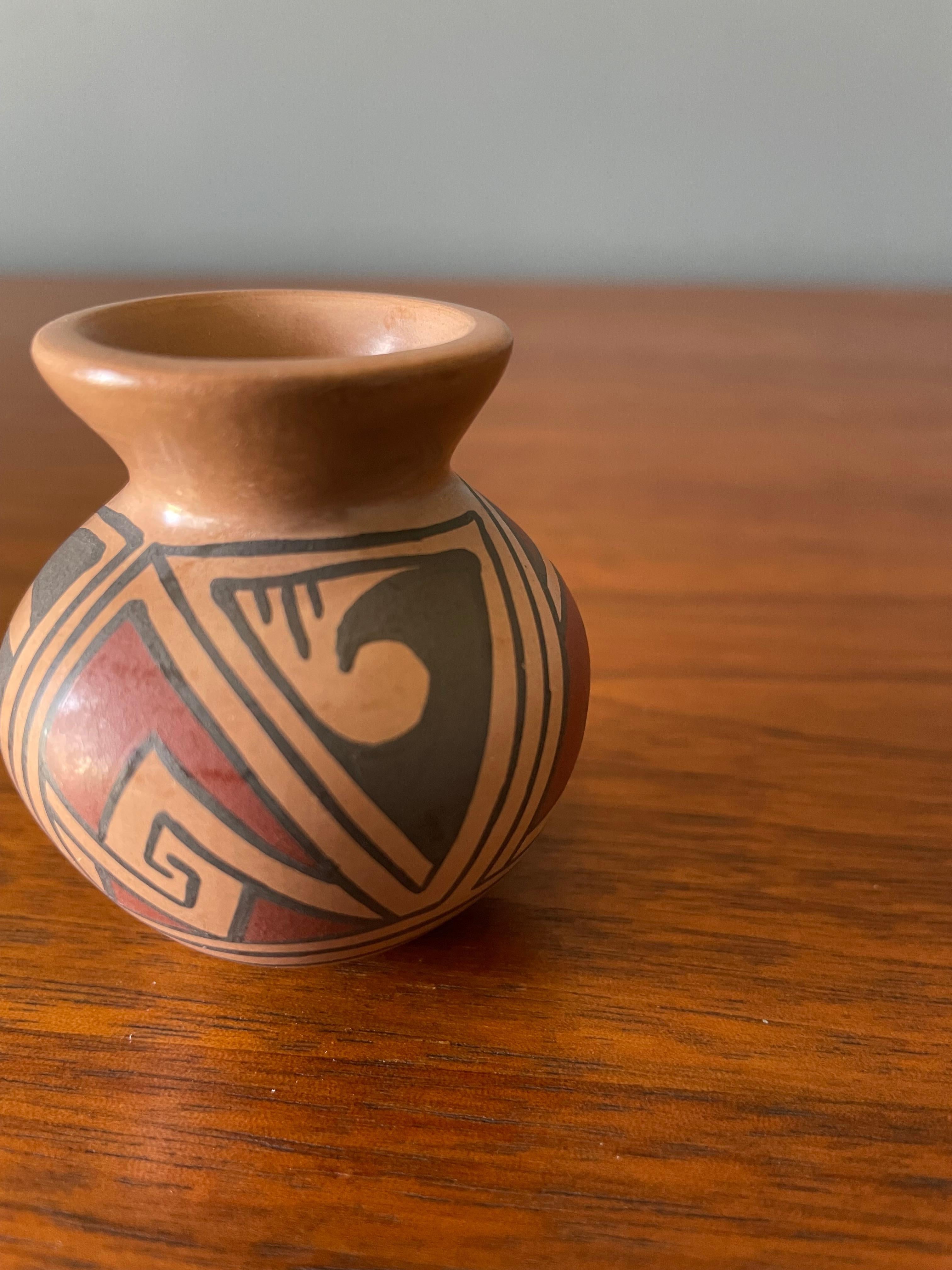 Glazed Southwestern Mata Ortiz Pottery Mini Pot Signed RRR by Reydesel Reyes Roque For Sale