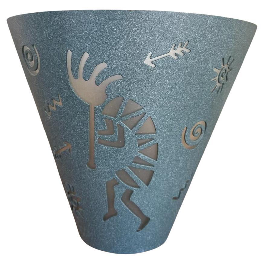 Applique murale en métal du sud-ouest avec découpe de Kokopelli et am designs de pétroglyphes en vente