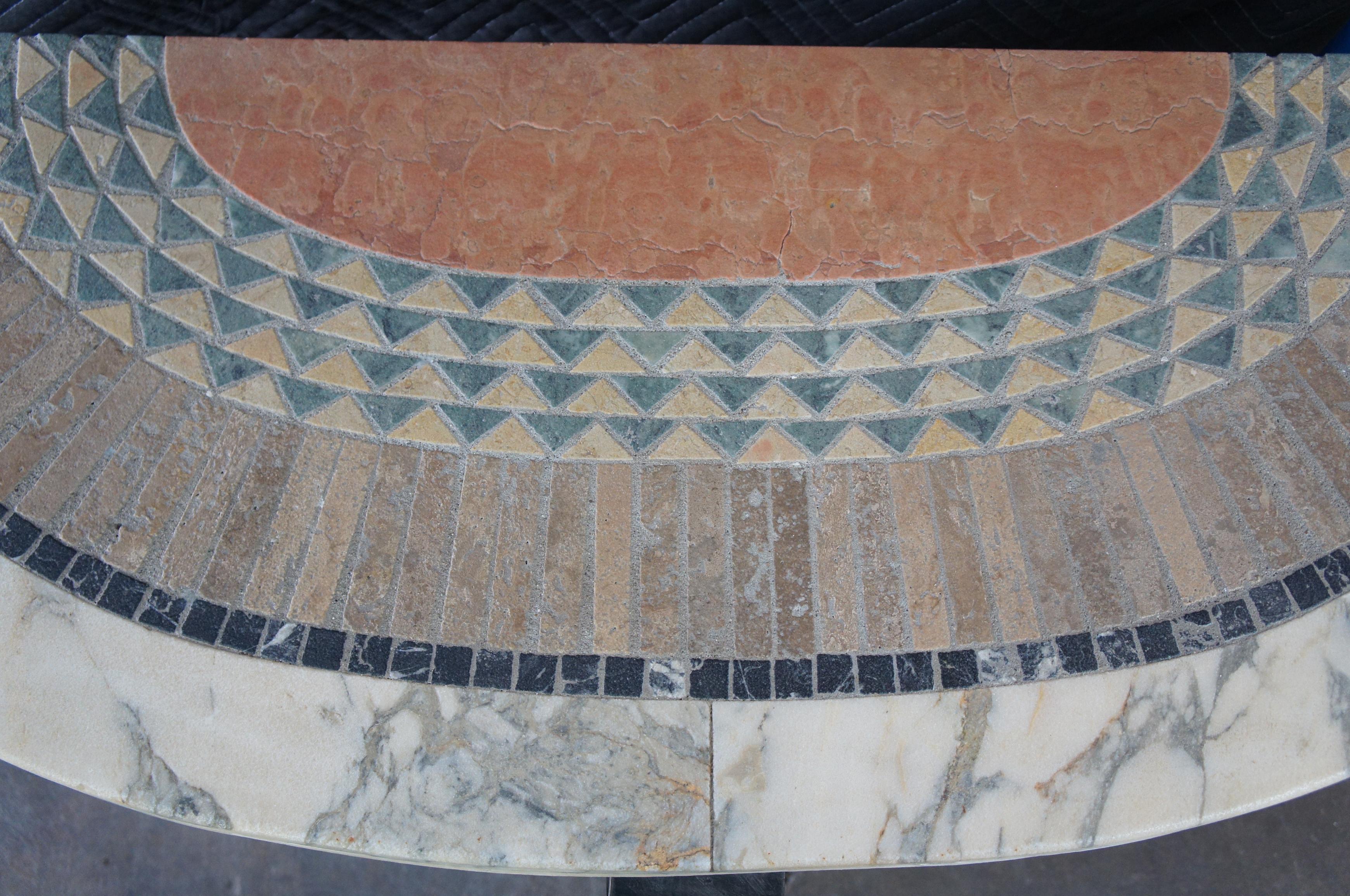 Table d'entrée demi-lune avec base en fer à volutes et mosaïque en pierre inclinée du sud-ouest en vente 1