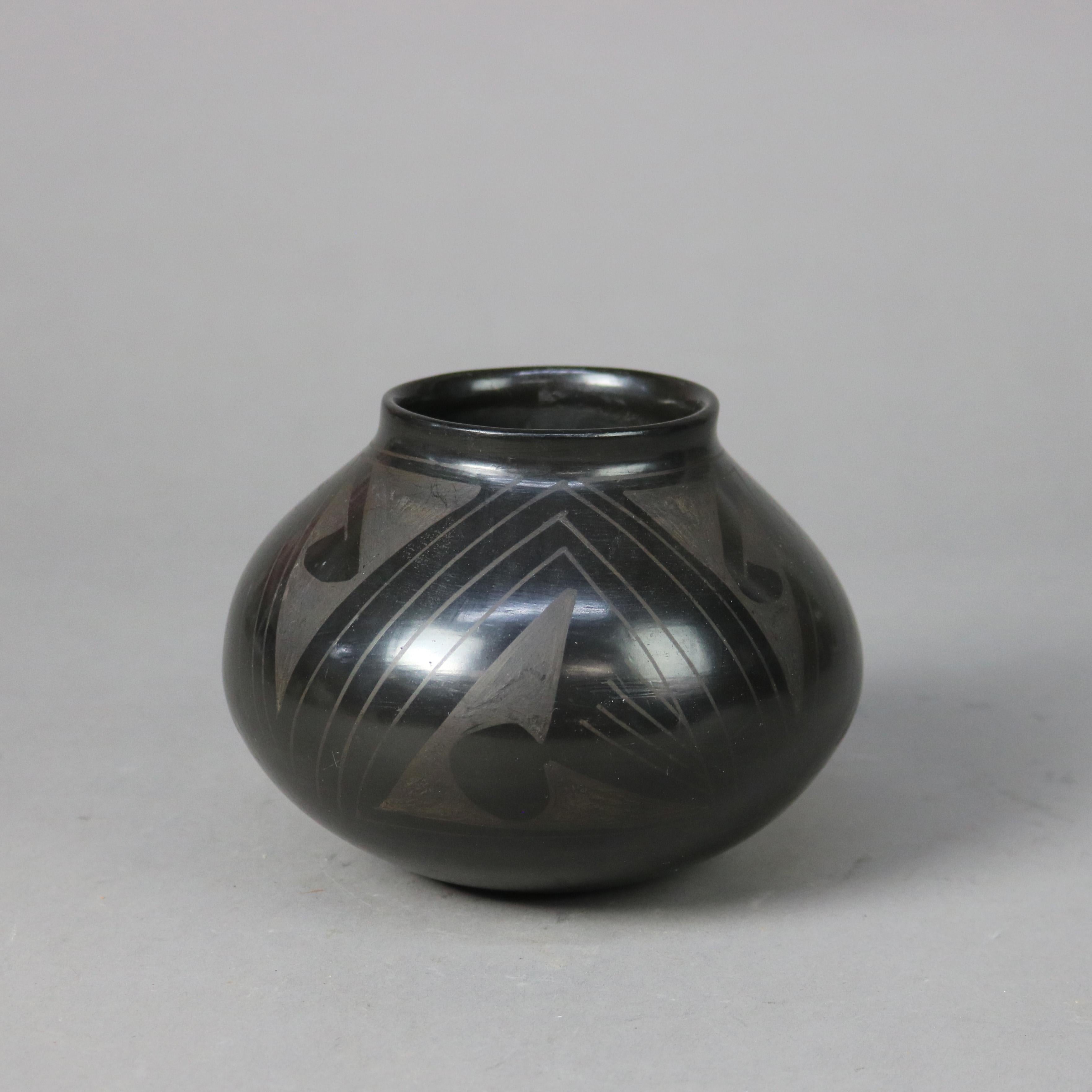 Americano Mata Ortiz Nero su Nero Nicolas Vaso in ceramica Silveira firmato C1920 in vendita