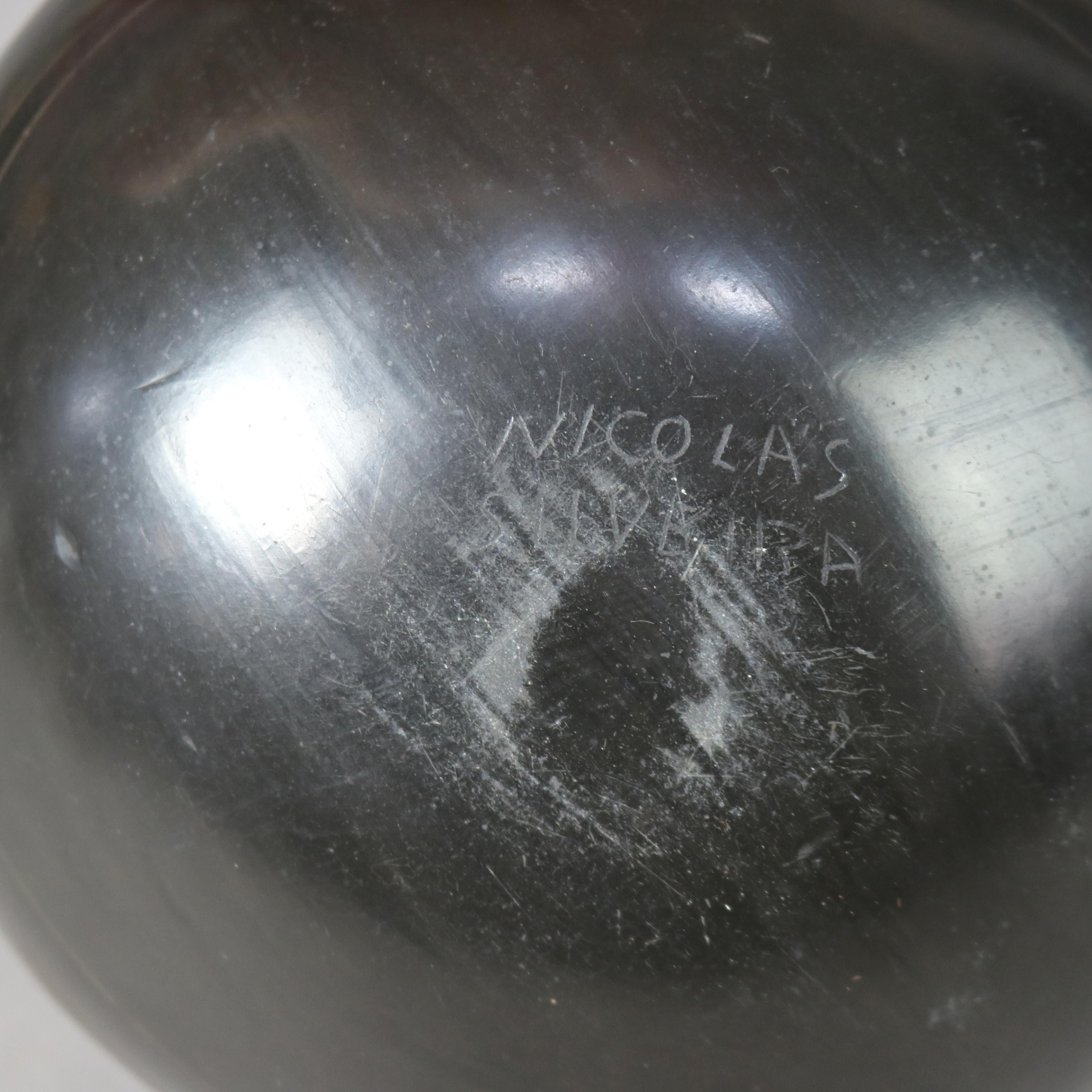 Mata Ortiz Nero su Nero Nicolas Vaso in ceramica Silveira firmato C1920 In condizioni buone in vendita a Big Flats, NY