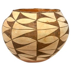 Southwestern Native American Pueblo Pottery Vessel