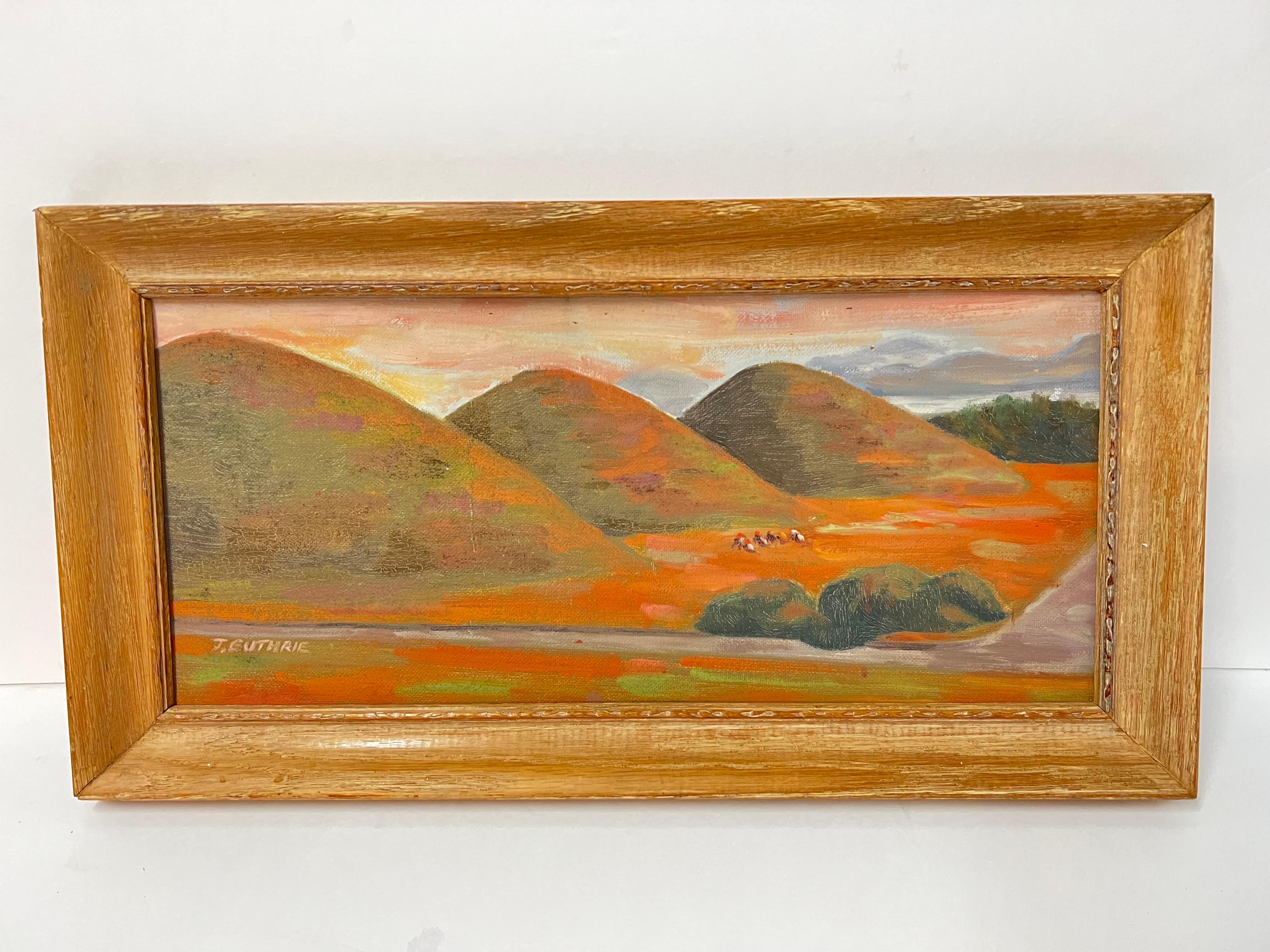Kleines Öl auf Karton mit Bergen von J. Guthrie. Schöne südwestliche Atmosphäre in dieser bunten Palette. Perfekt für die kleine Wohnung, die etwas Farbe braucht. Signiert unten links.

