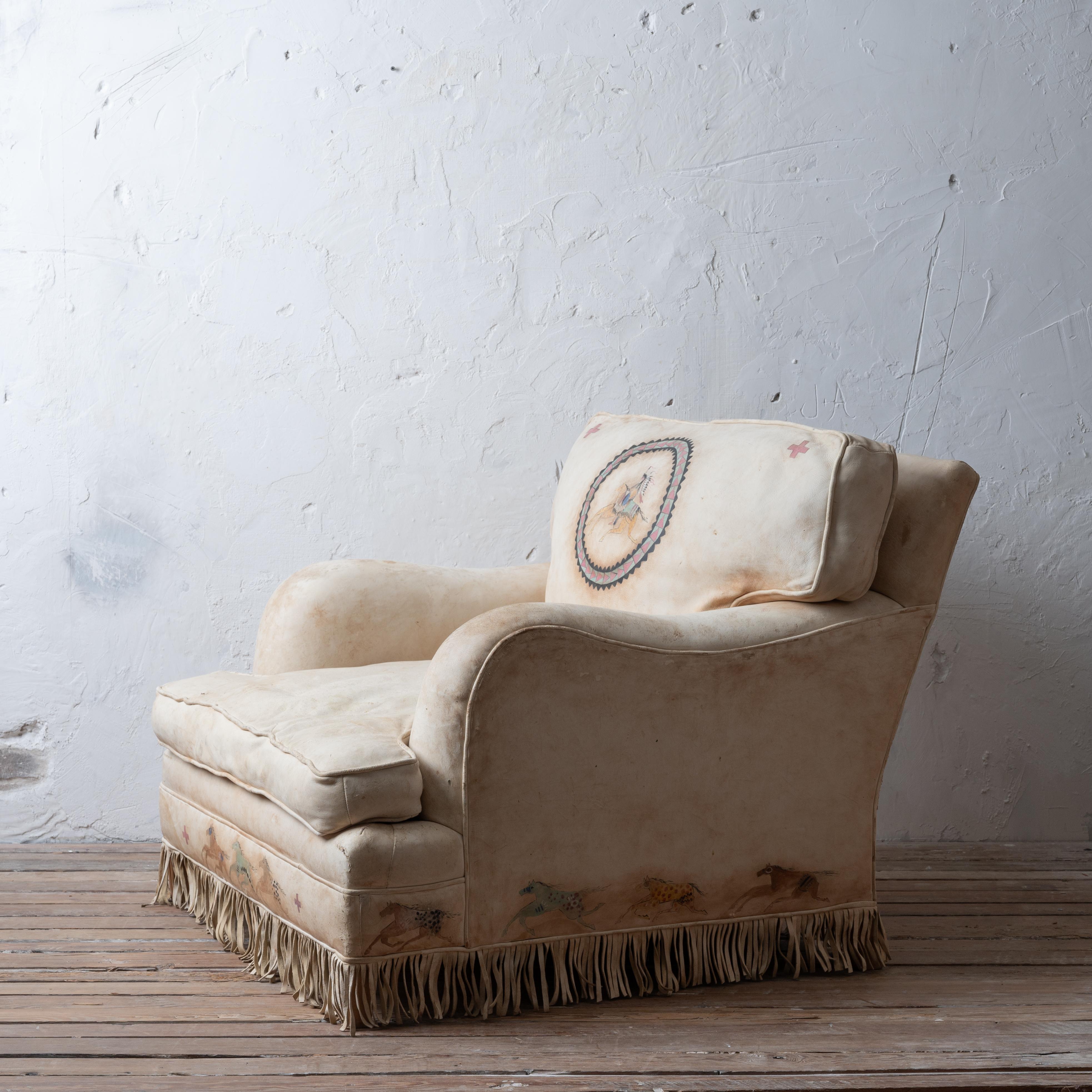 Southwestern Painted Buckskin Lounge Chair (Indigene Kunst (Nord-/Südamerika)) im Angebot