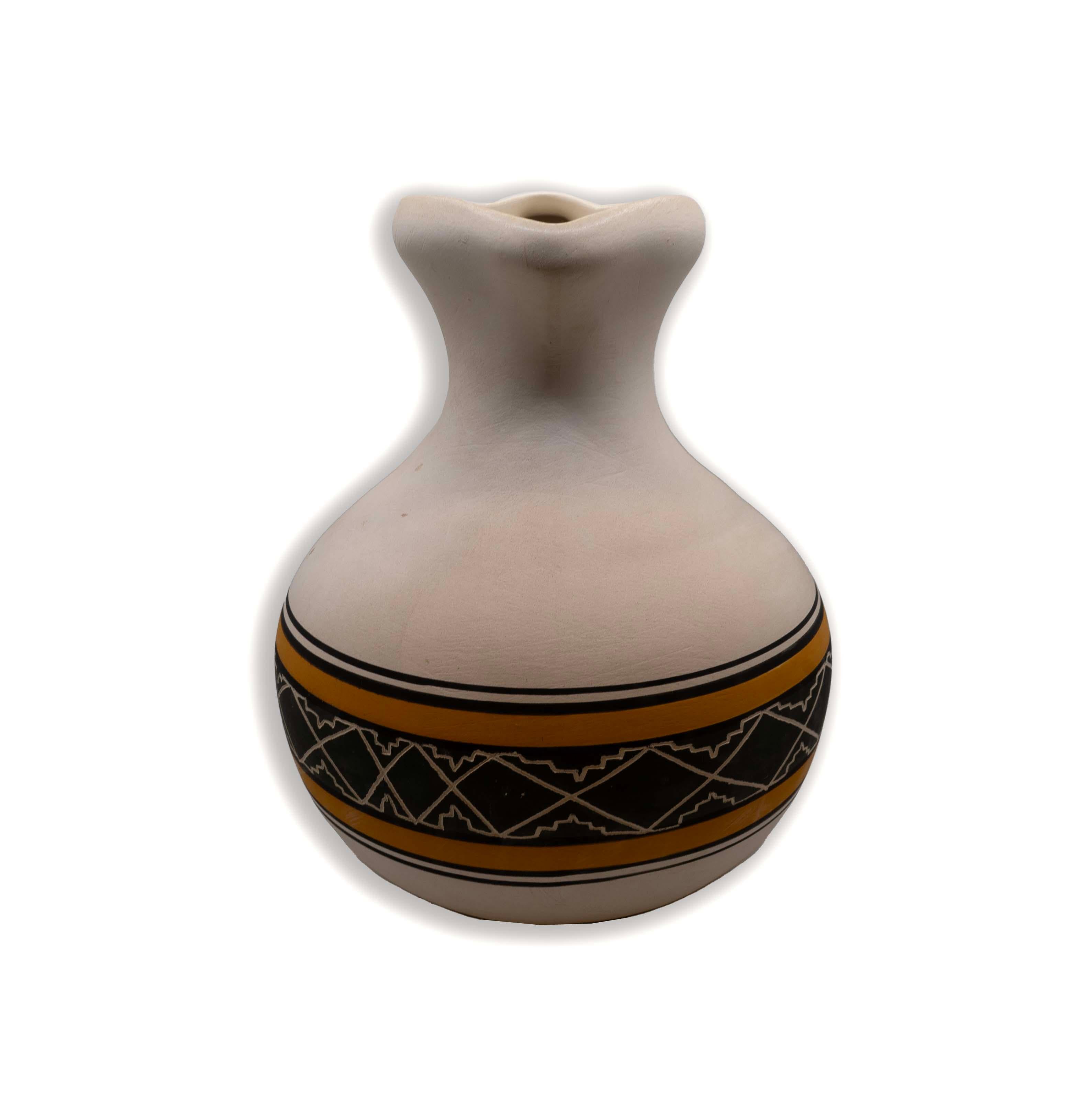 XX secolo Brocca rotonda in ceramica della tribù dei nativi americani Ute Mountain Tribe firmata Southwestern in vendita
